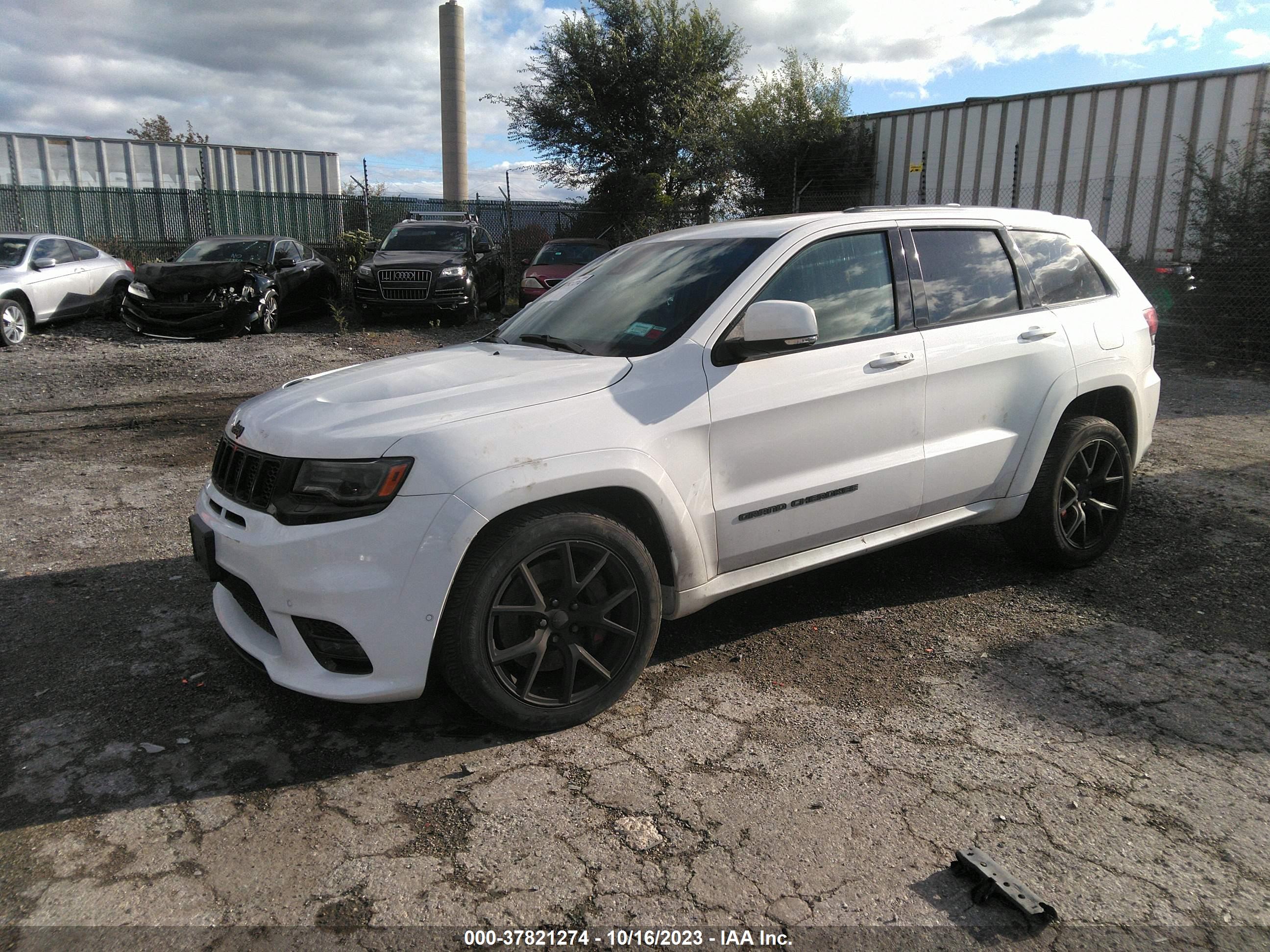 2018 JEEP GRAND CHEROKEE — VIN 1C4RJFDJ7JC277335 — photo 2