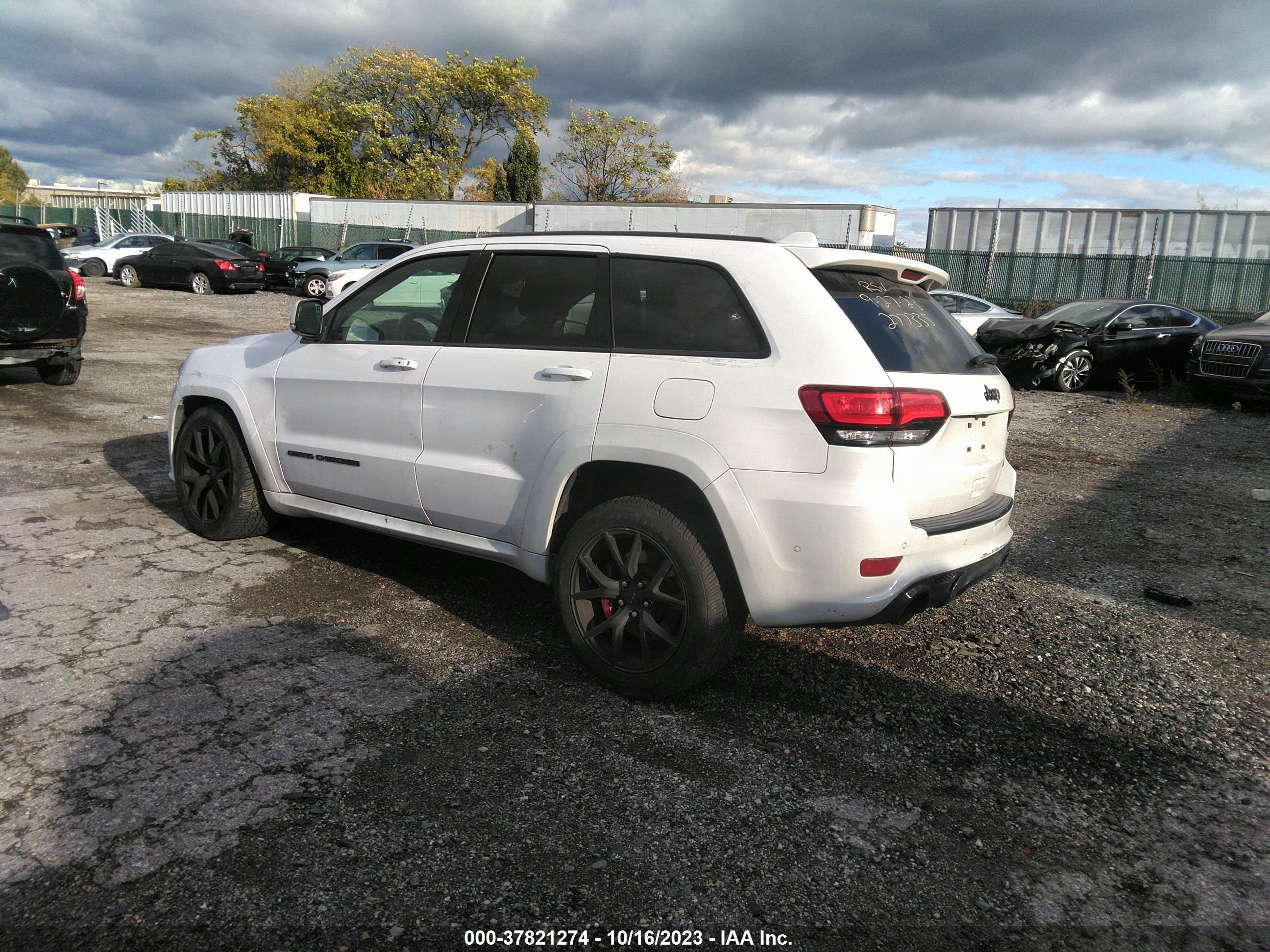 2018 JEEP GRAND CHEROKEE — VIN 1C4RJFDJ7JC277335 — photo 3
