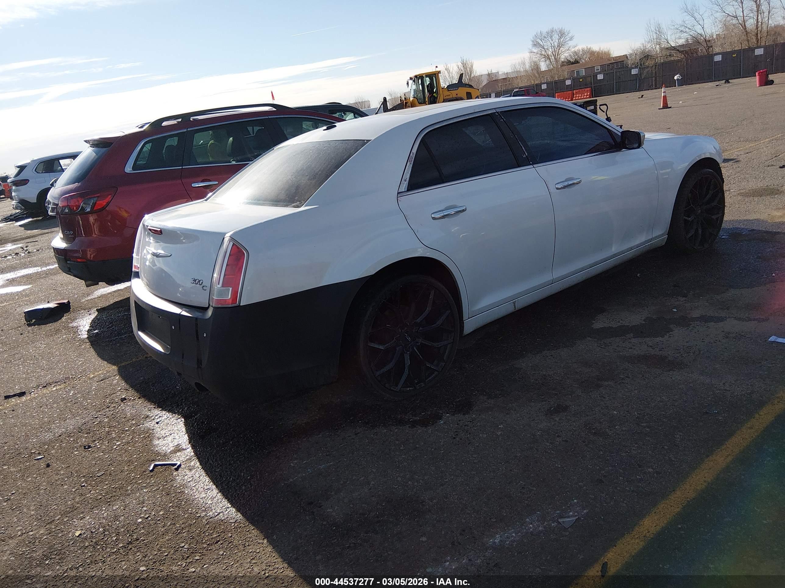 2013 CHRYSLER 300C — VIN 2C3CCASG0DH519995 — photo 4