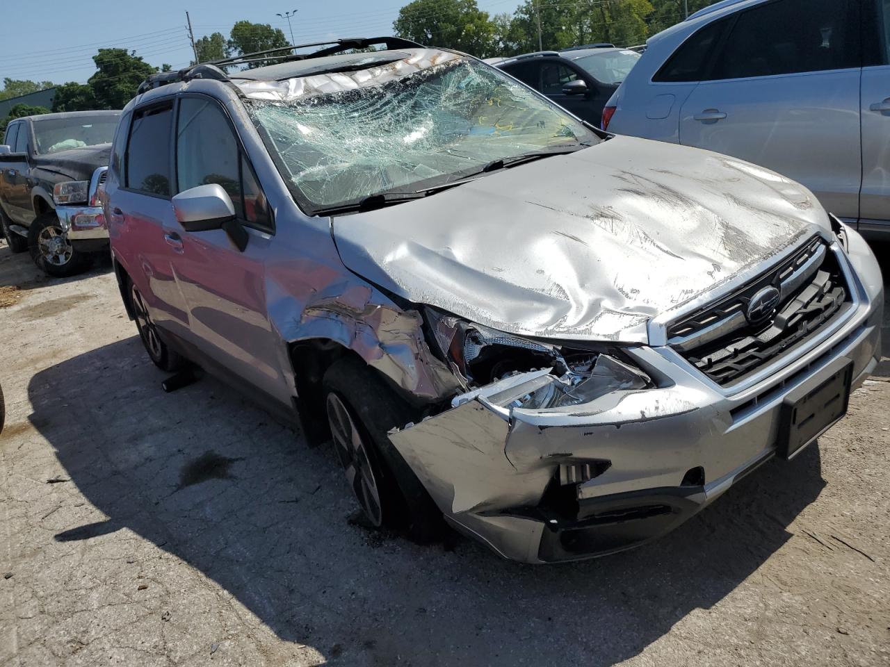 2017 SUBARU FORESTER 2 — VIN JF2SJAEC8HH594902 — photo 4