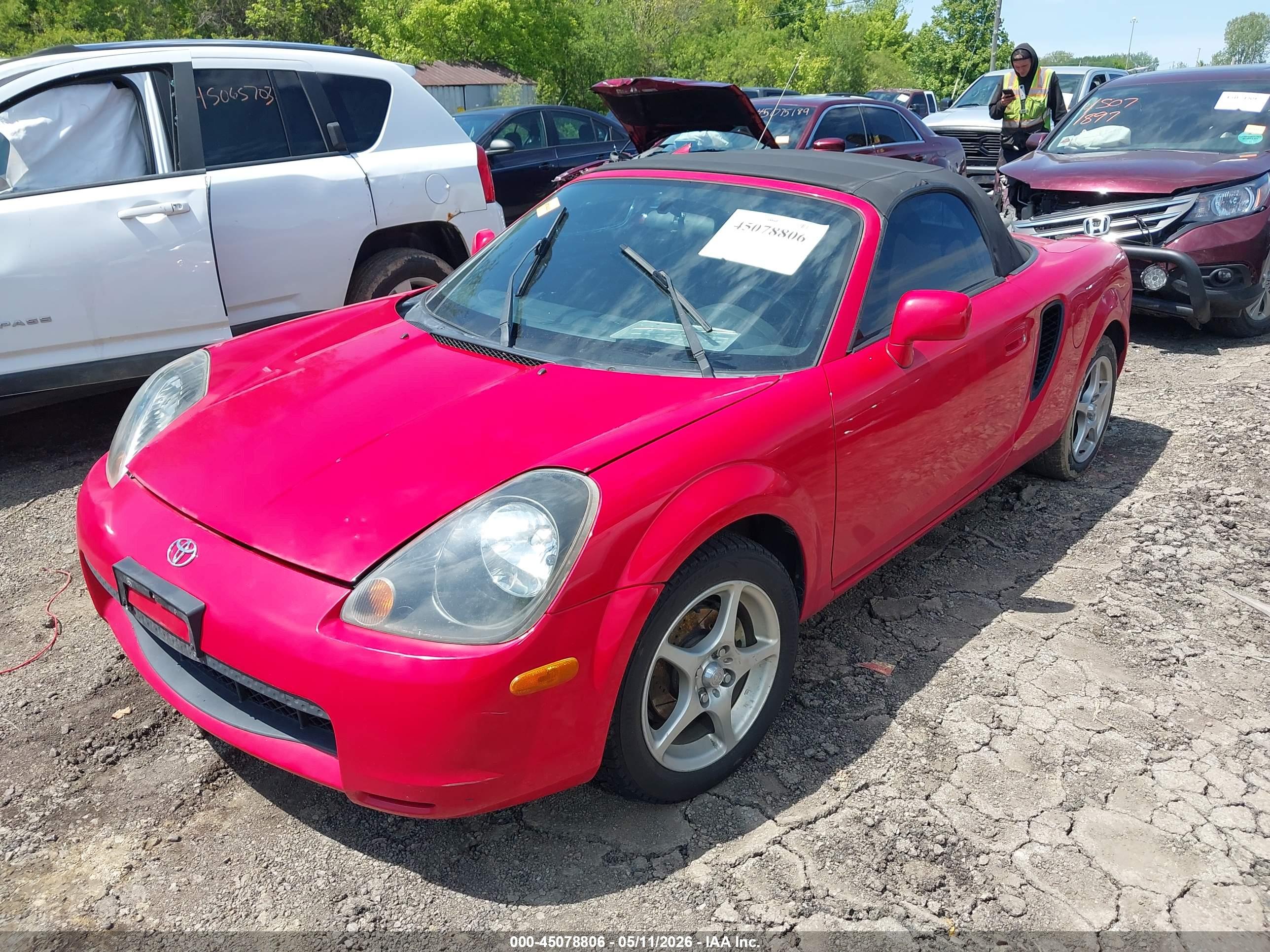 2001 TOYOTA MR2 — VIN JTDFR320010029059 — photo 2