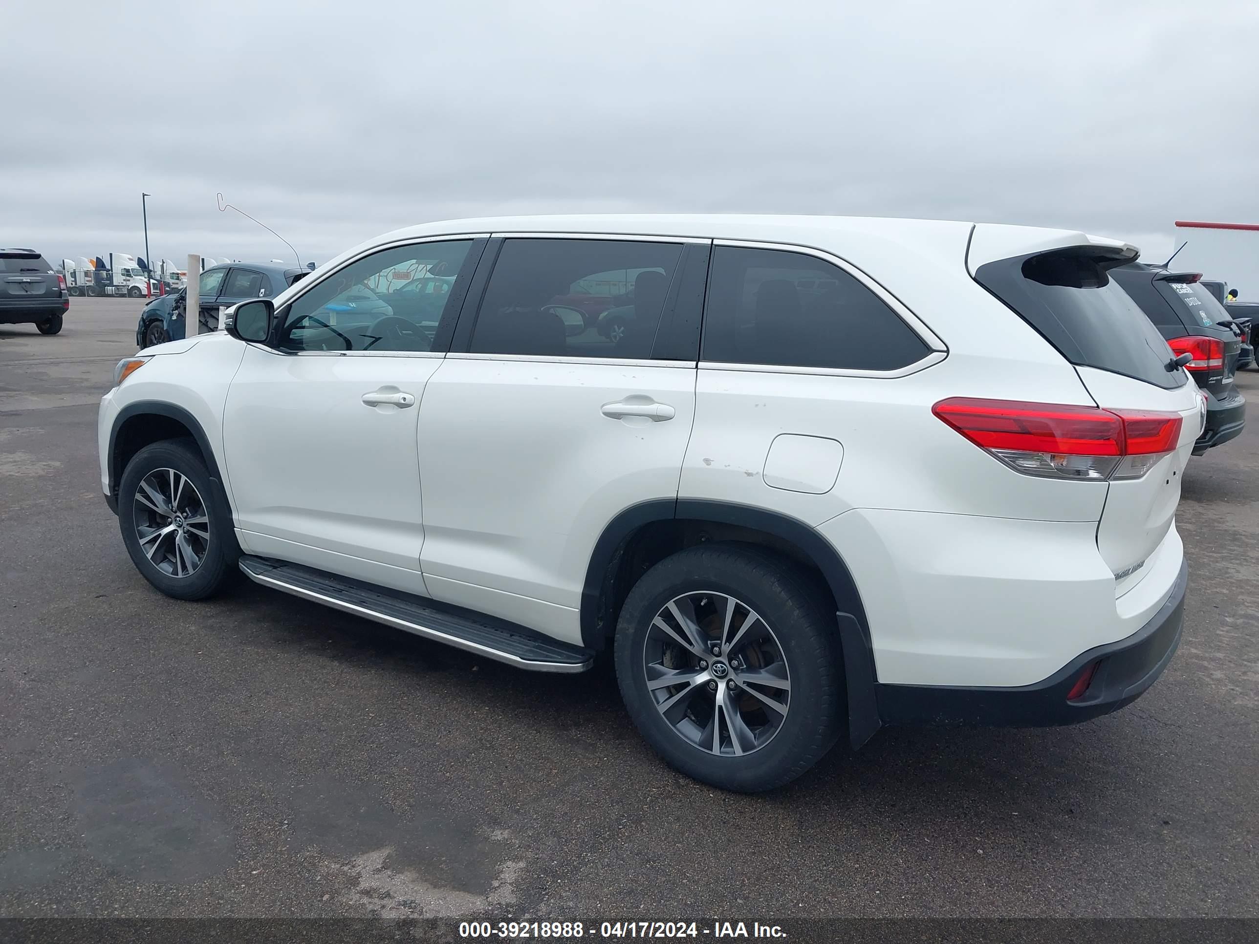 2018 TOYOTA HIGHLANDER — VIN 5TDBZRFH5JS881549 — photo 3
