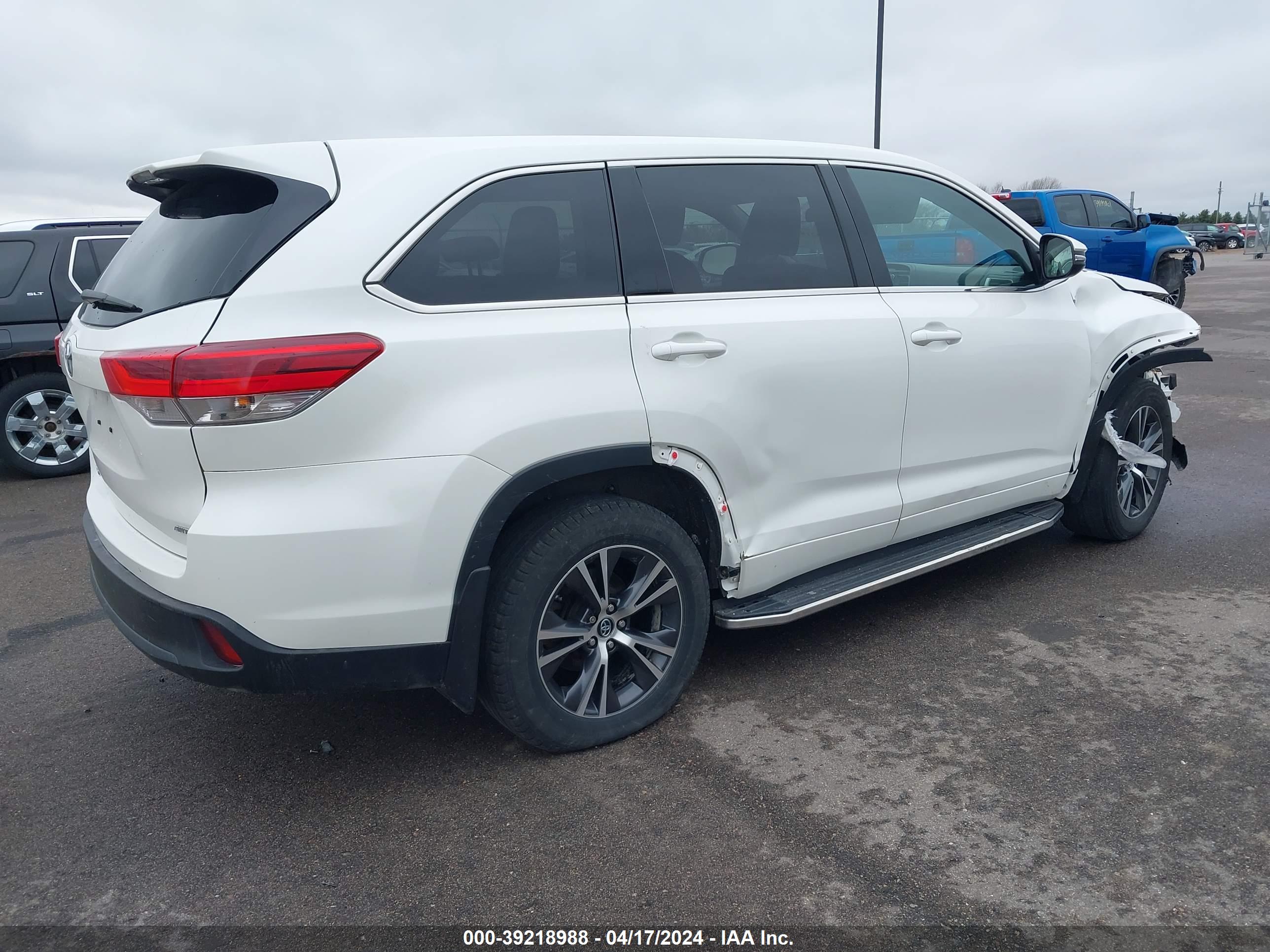 2018 TOYOTA HIGHLANDER — VIN 5TDBZRFH5JS881549 — photo 4