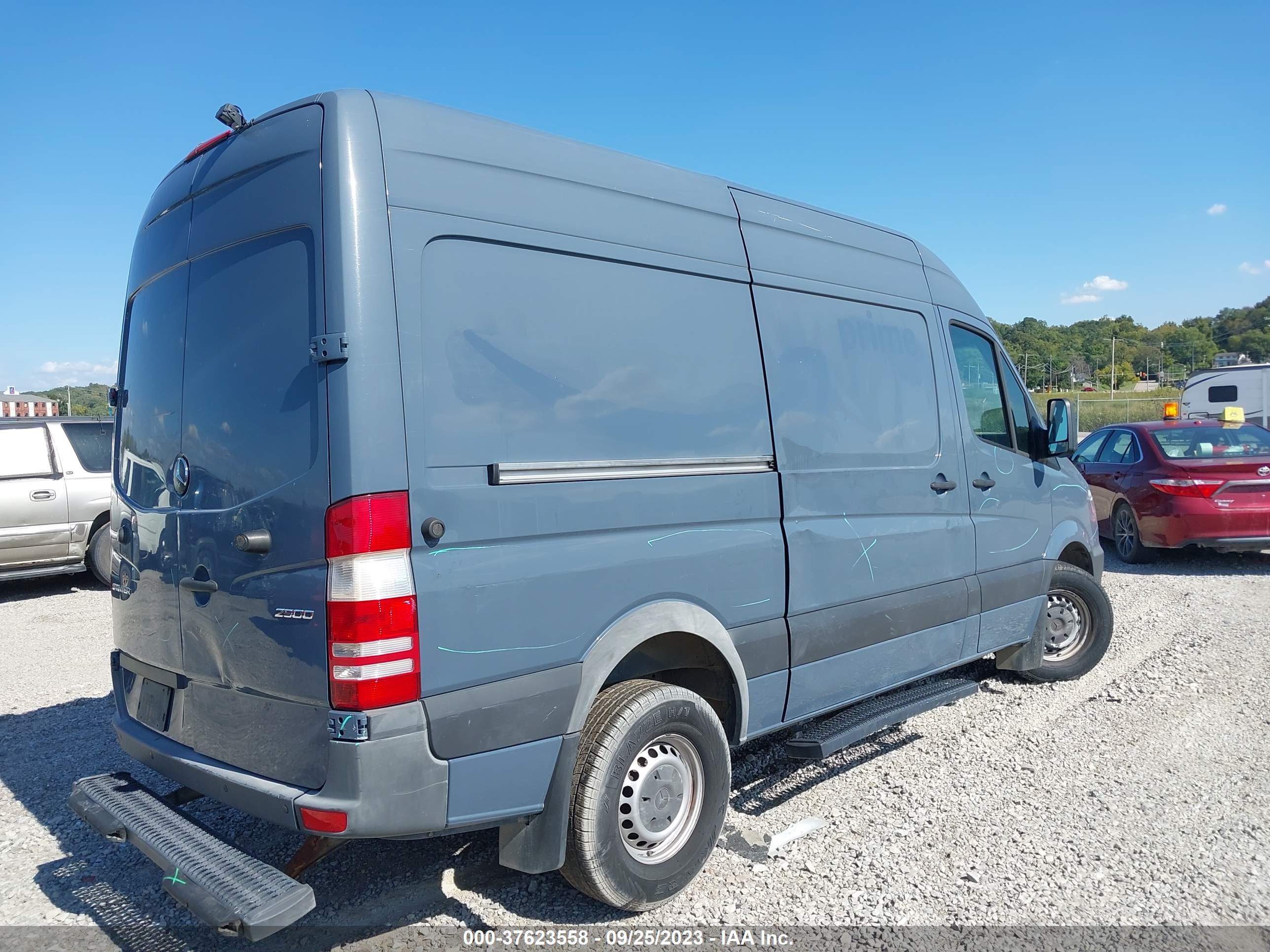 2018 MERCEDES-BENZ SPRINTER 2500 — VIN WD3PE7CDXJP623653 — photo 4