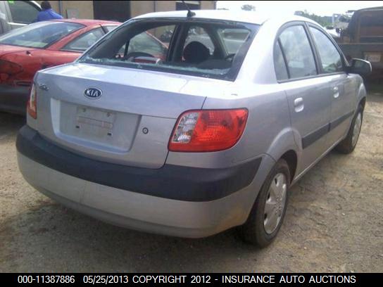 2007 KIA Rio — VIN KNADE123176255034 — photo 4
