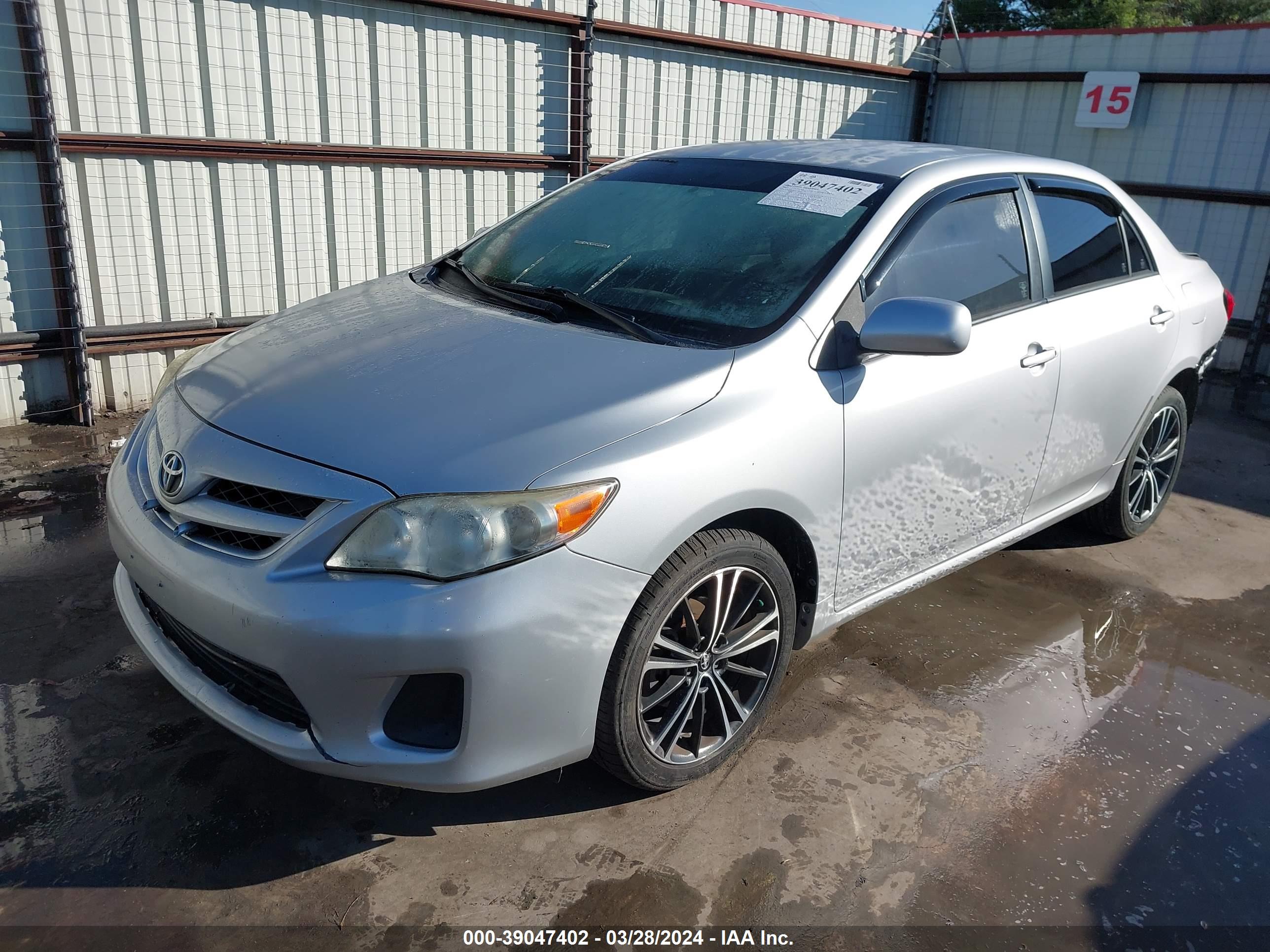 2011 TOYOTA COROLLA — VIN JTDBU4EE5B9155635 — photo 2