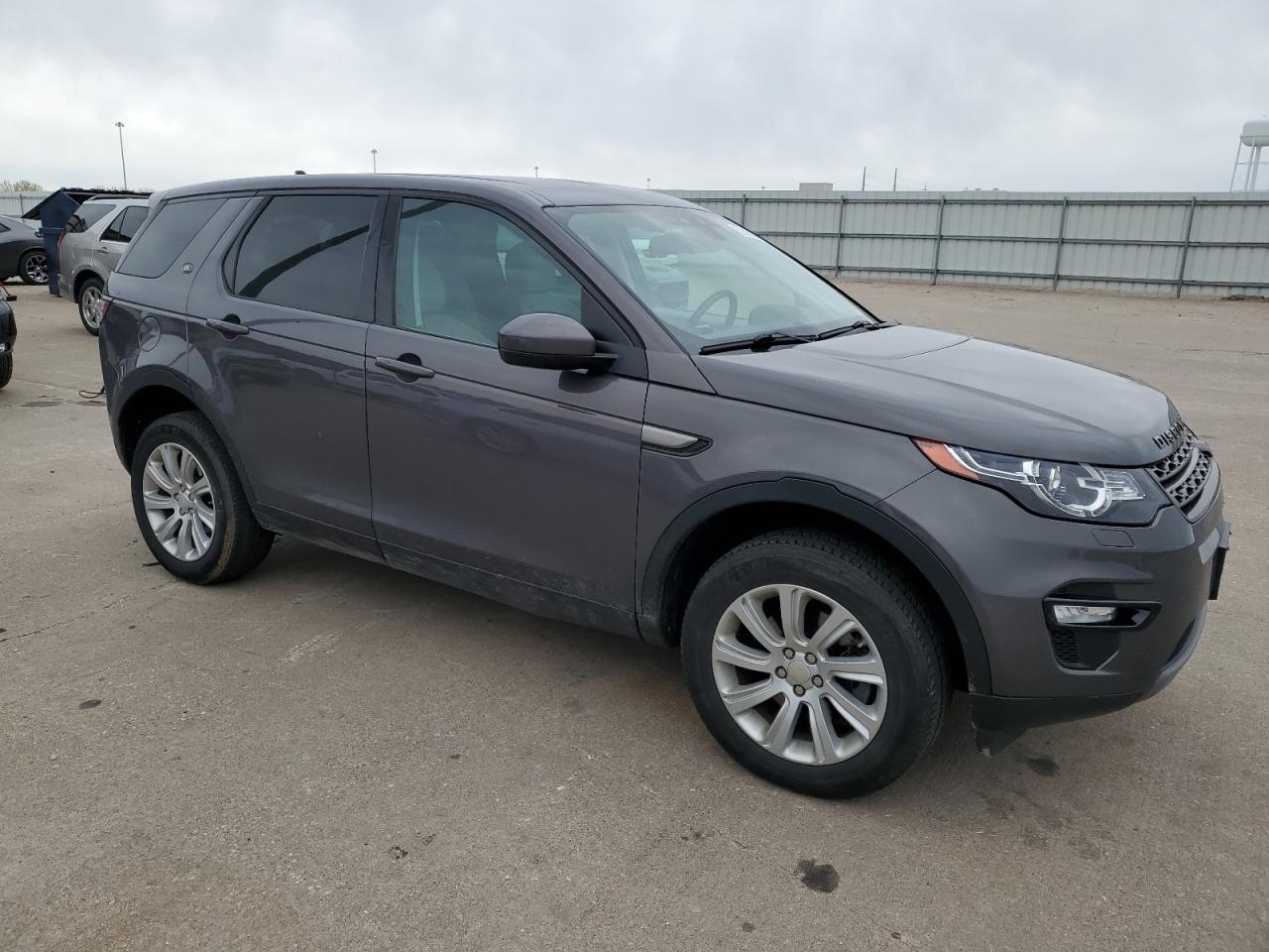 2016 LAND ROVER DISCOVERY — VIN SALCP2BG3GH625530 — photo 4