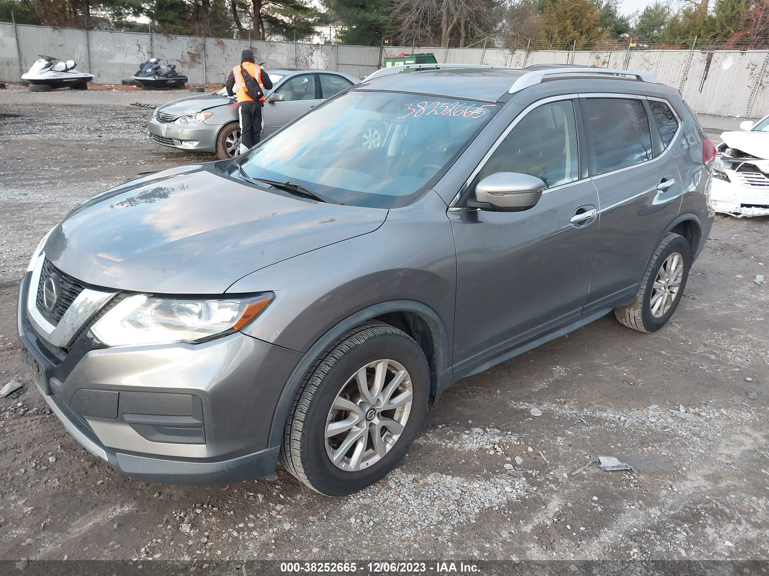 2018 NISSAN ROGUE — VIN KNMAT2MV2JP602002 — photo 2