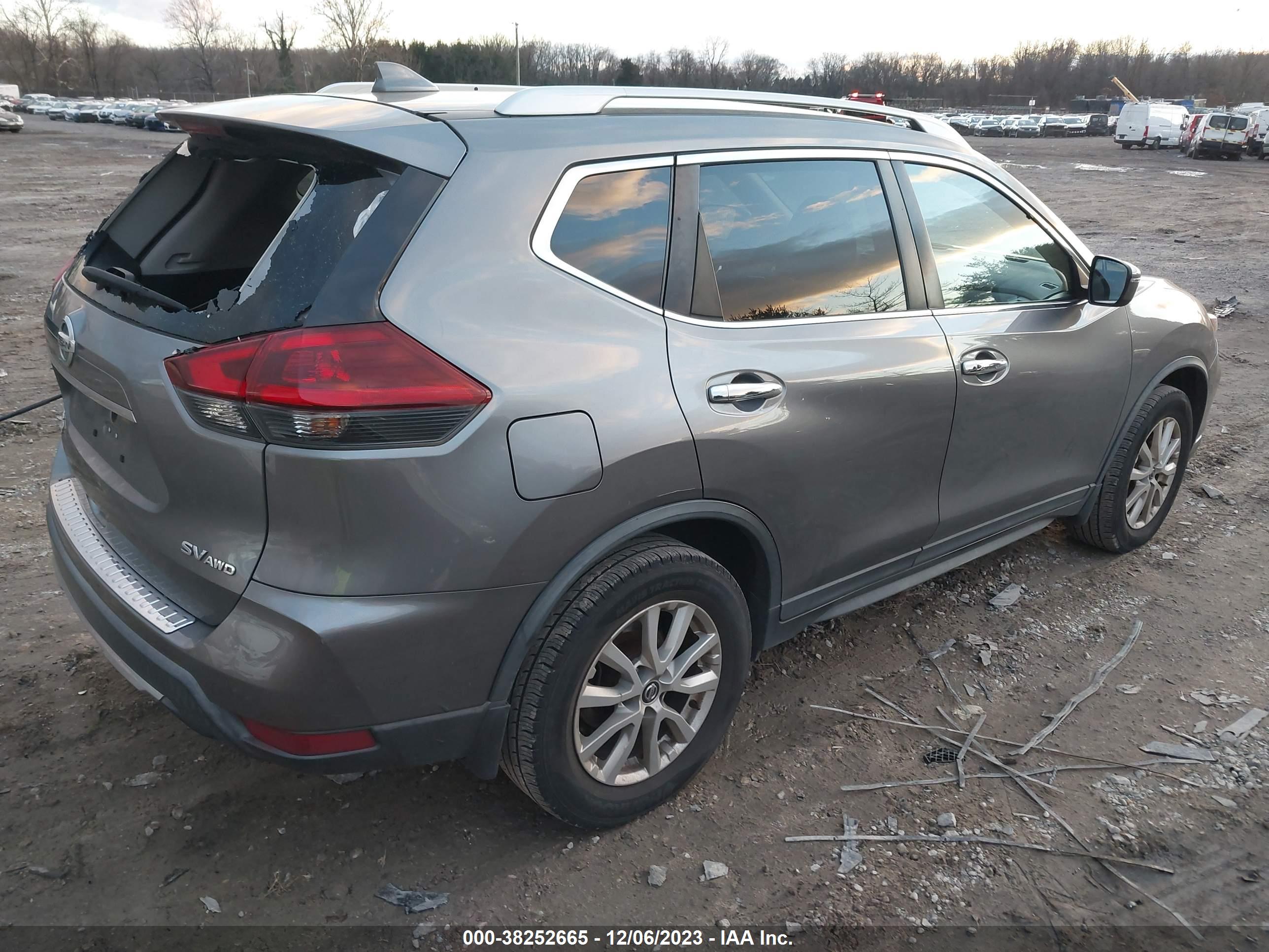 2018 NISSAN ROGUE — VIN KNMAT2MV2JP602002 — photo 4