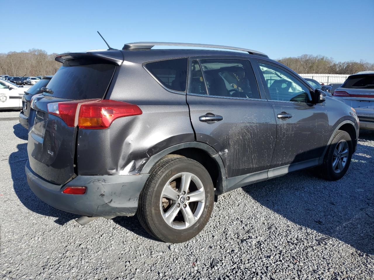2015 TOYOTA RAV4 XLE — VIN 2T3WFREVXFW187401 — photo 3