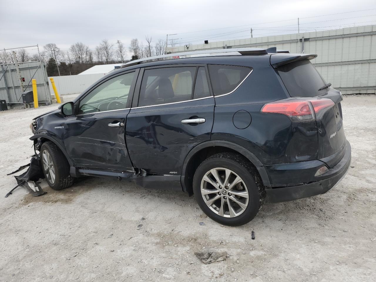 2018 TOYOTA RAV4 HV LI — VIN JTMDJREV7JD194821 — photo 2