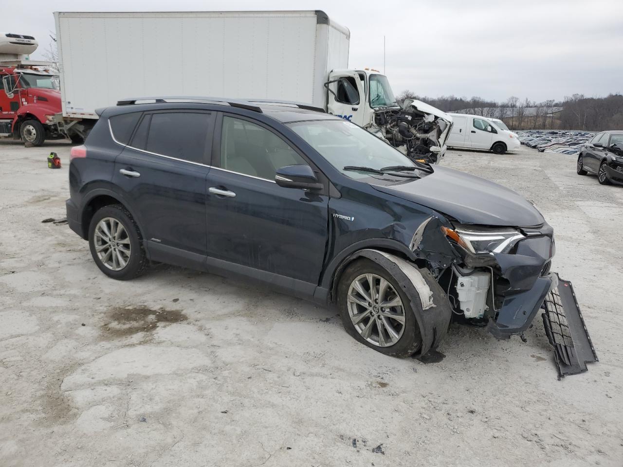 2018 TOYOTA RAV4 HV LI — VIN JTMDJREV7JD194821 — photo 4
