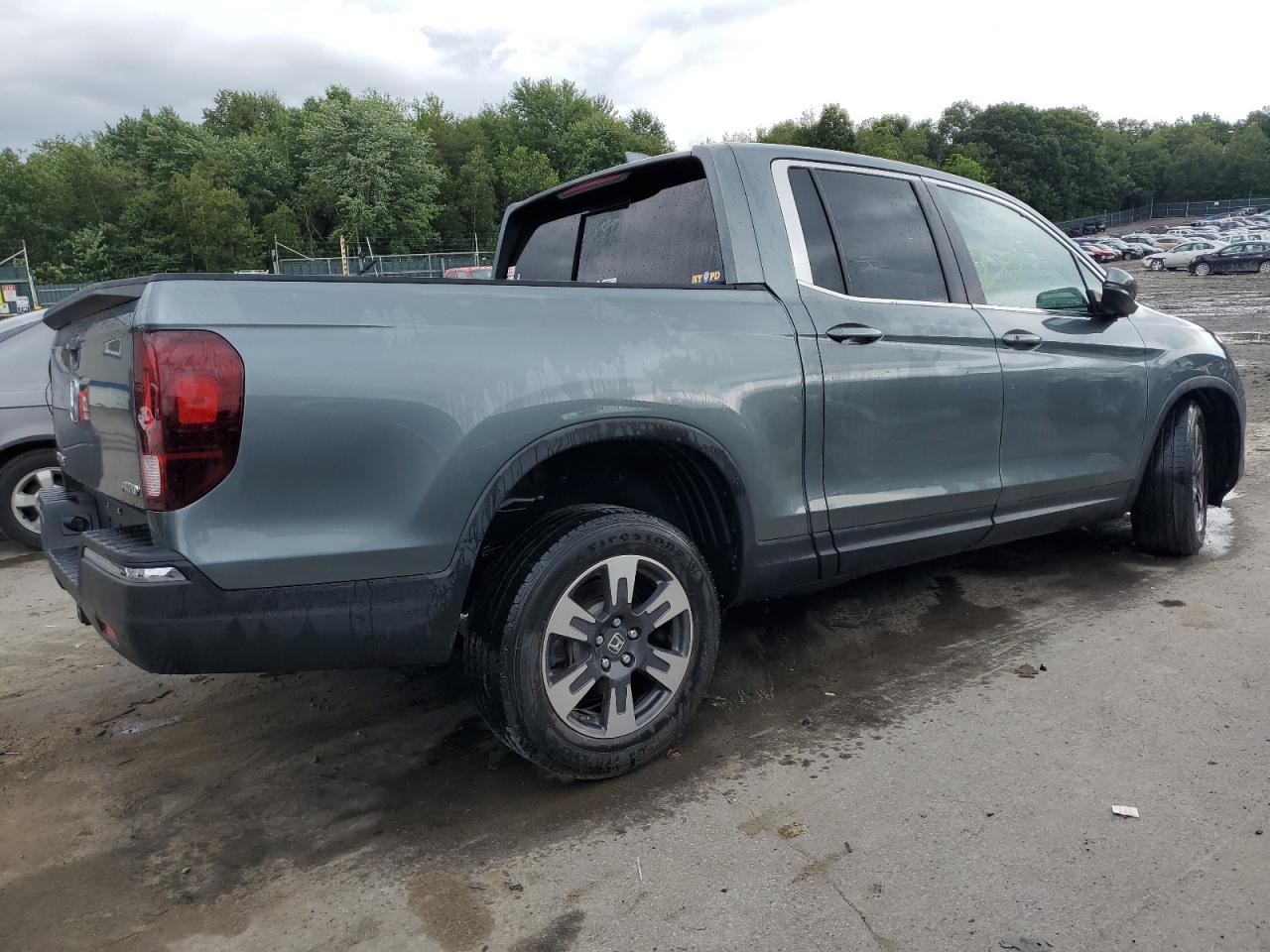 2019 HONDA RIDGELINE — VIN 5FPYK3F52KB040786 — photo 3