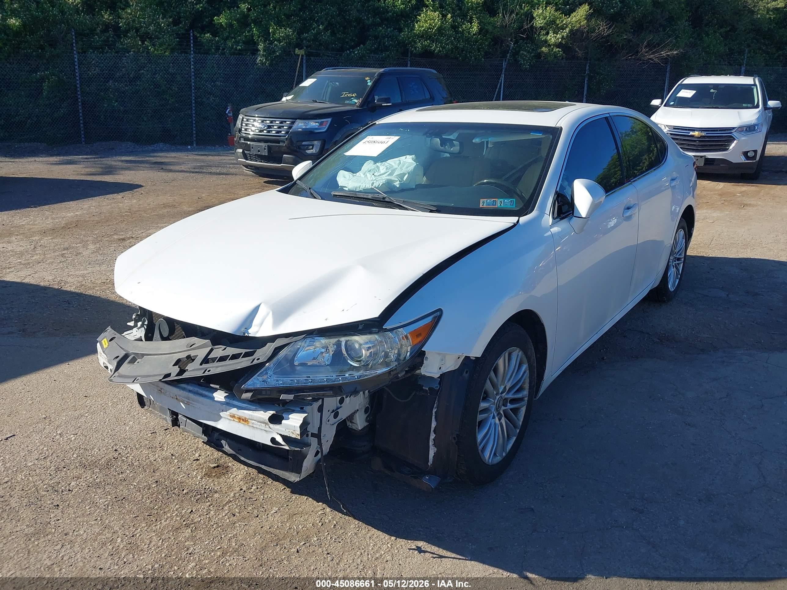 2014 LEXUS ES — VIN JTHBK1GG2E2105774 — photo 2