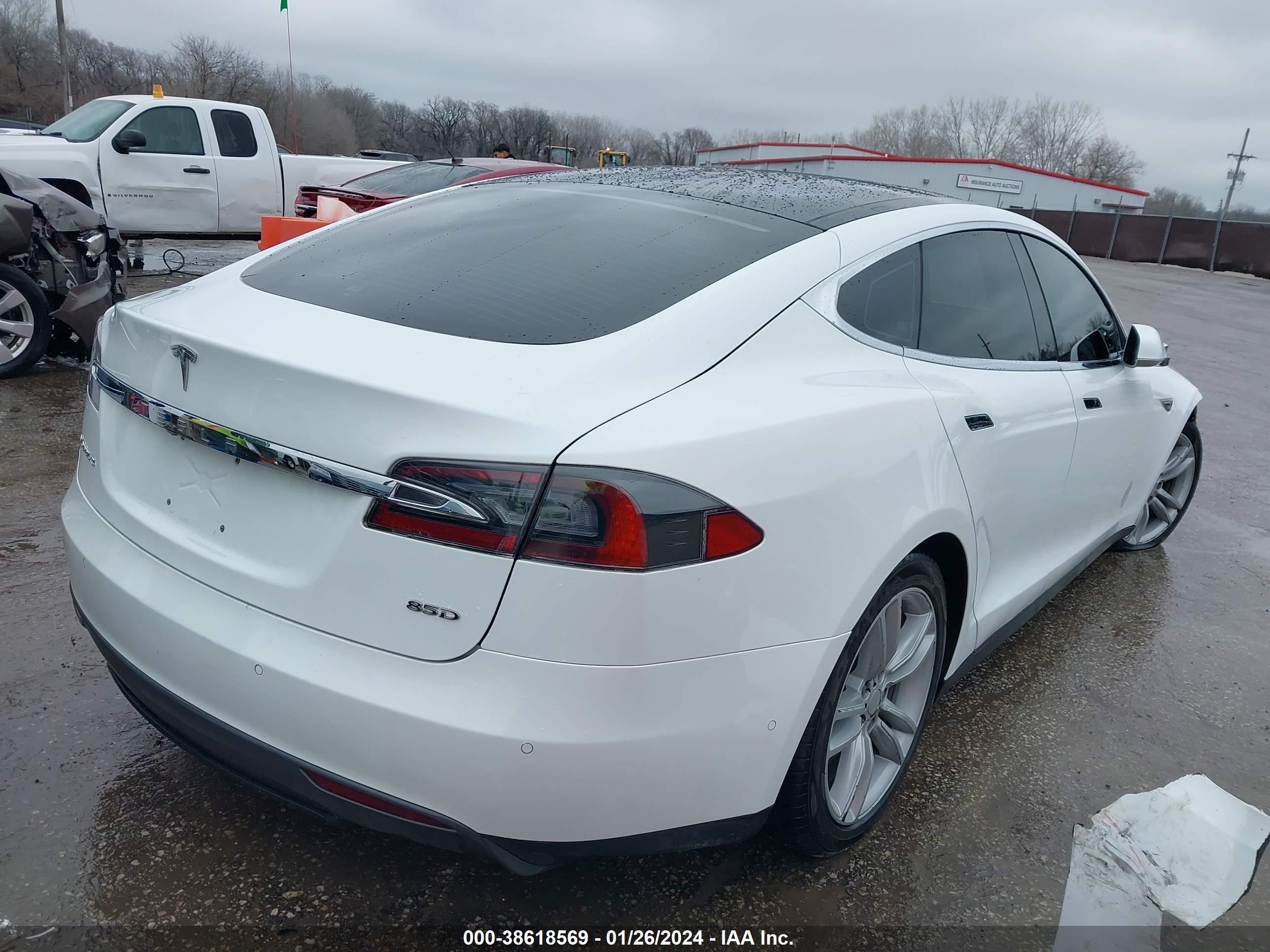 2015 TESLA MODEL S — VIN 5YJSA1E20FF106450 — photo 4