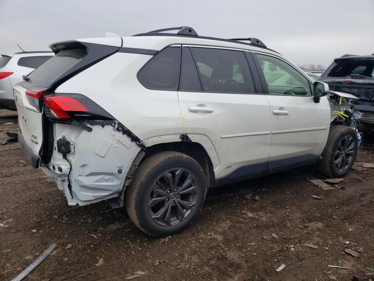 2022 TOYOTA RAV4 XLE P — VIN JTMB6RFV6NJ019880 — photo 3