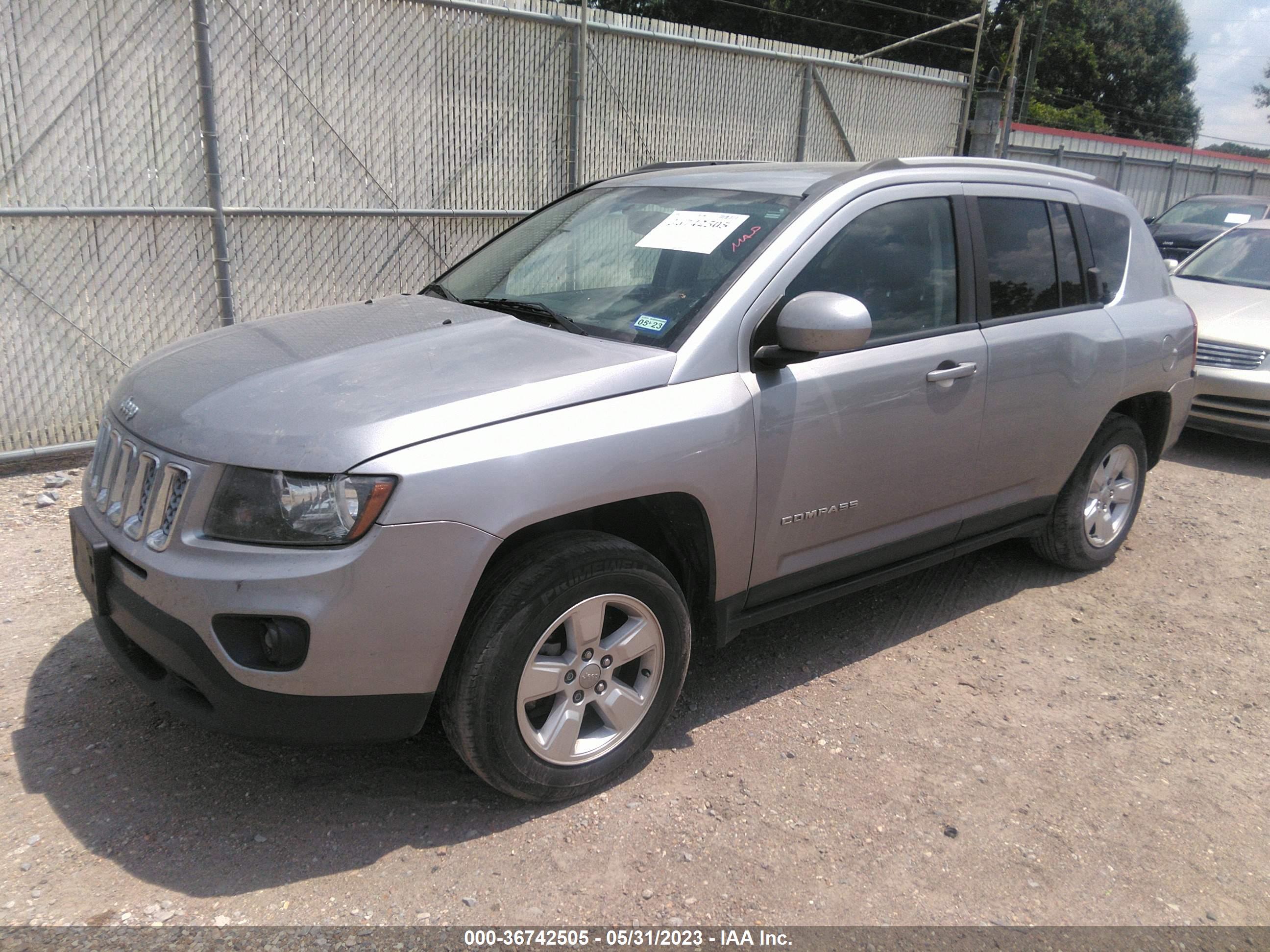 2016 JEEP COMPASS — VIN 1C4NJCEAXGD710032 — photo 2