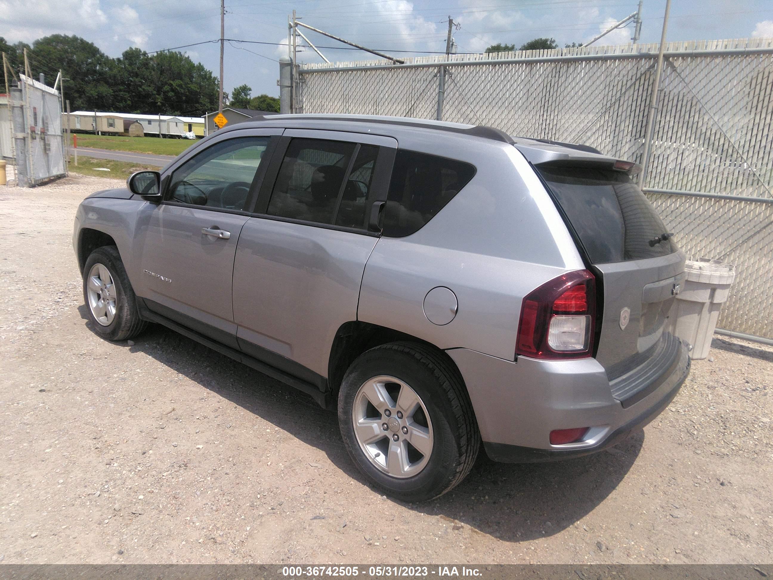 2016 JEEP COMPASS — VIN 1C4NJCEAXGD710032 — photo 3
