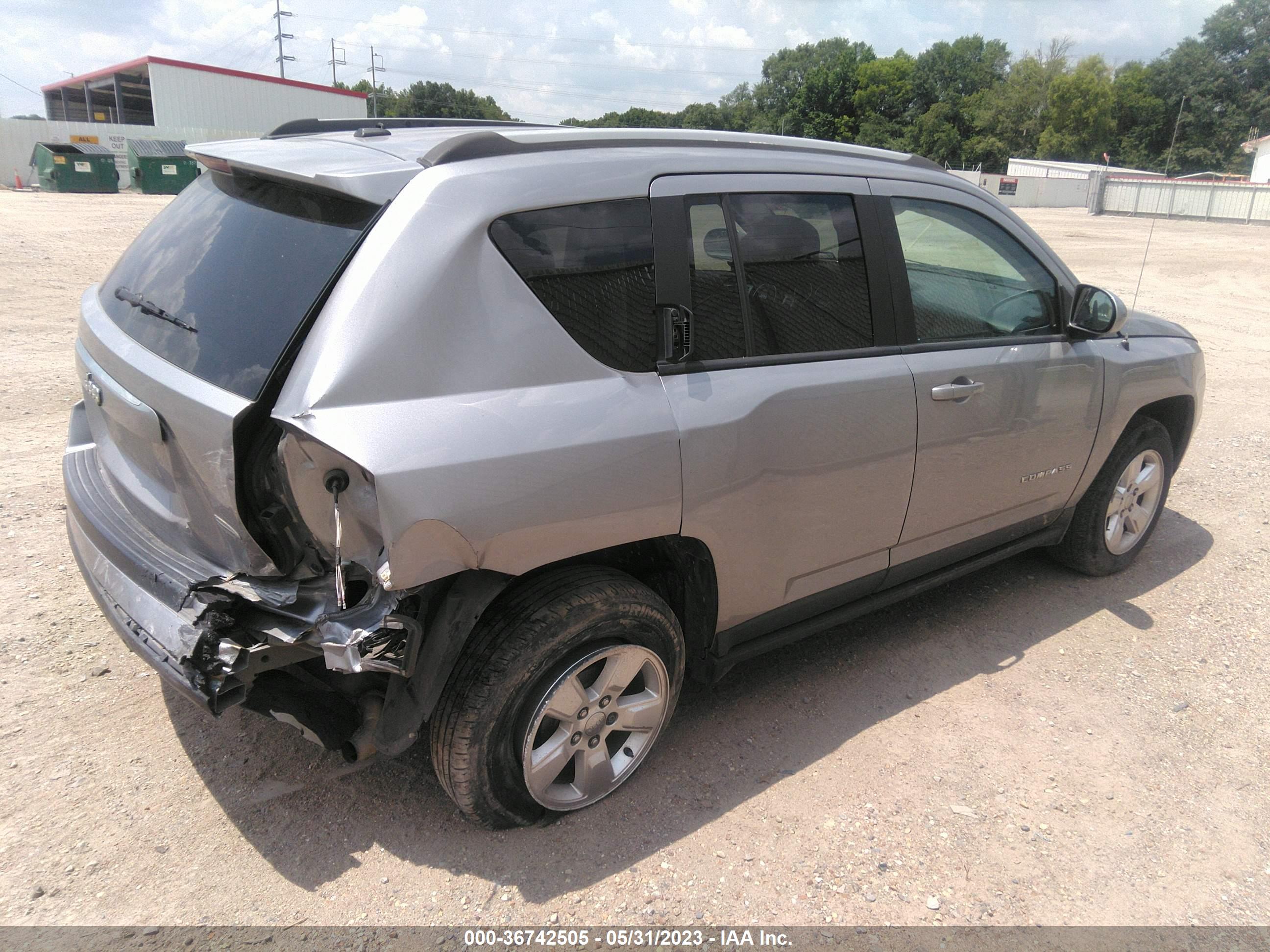 2016 JEEP COMPASS — VIN 1C4NJCEAXGD710032 — photo 4