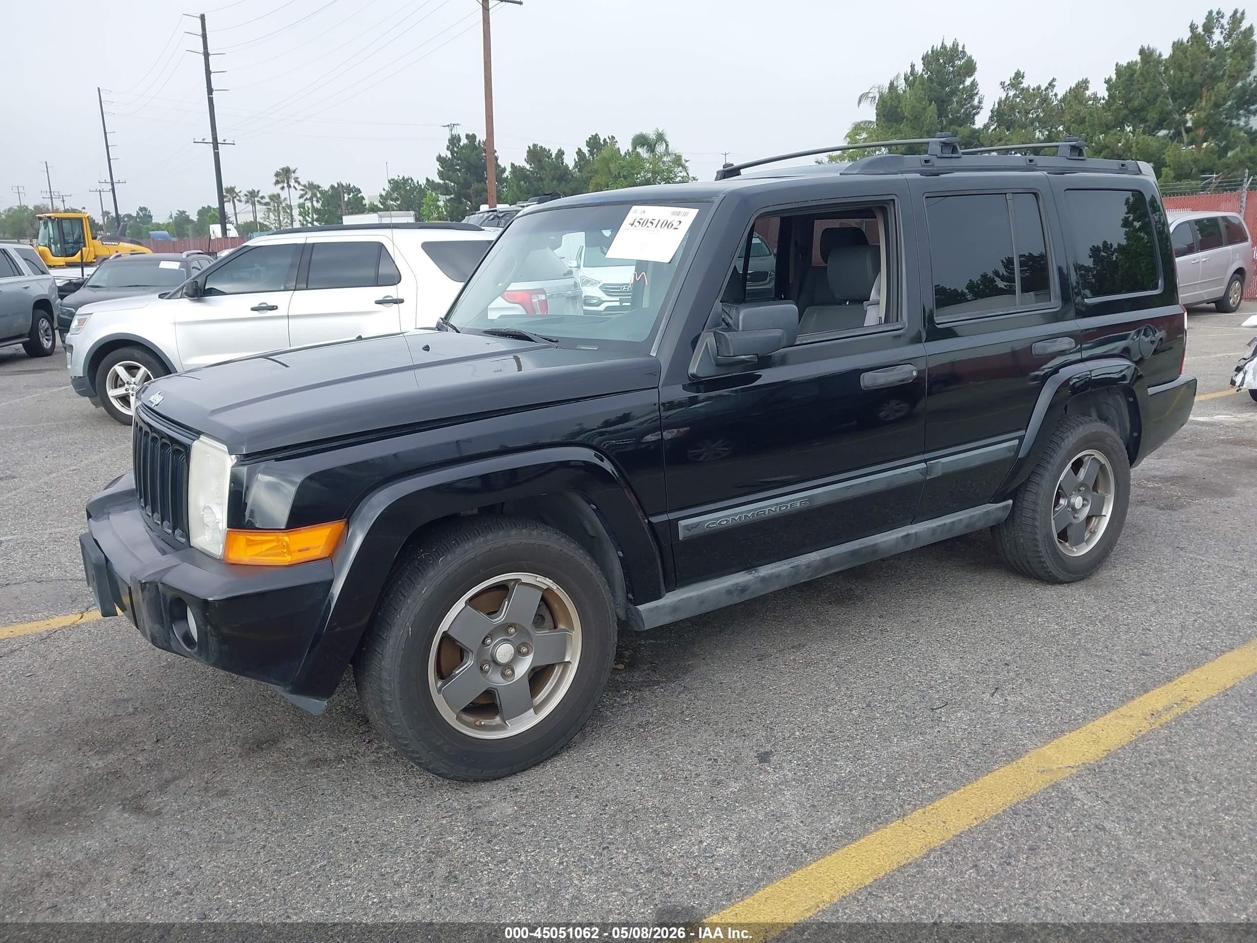 2006 JEEP Commander — VIN 1J8HH48N86C168858 — photo 2