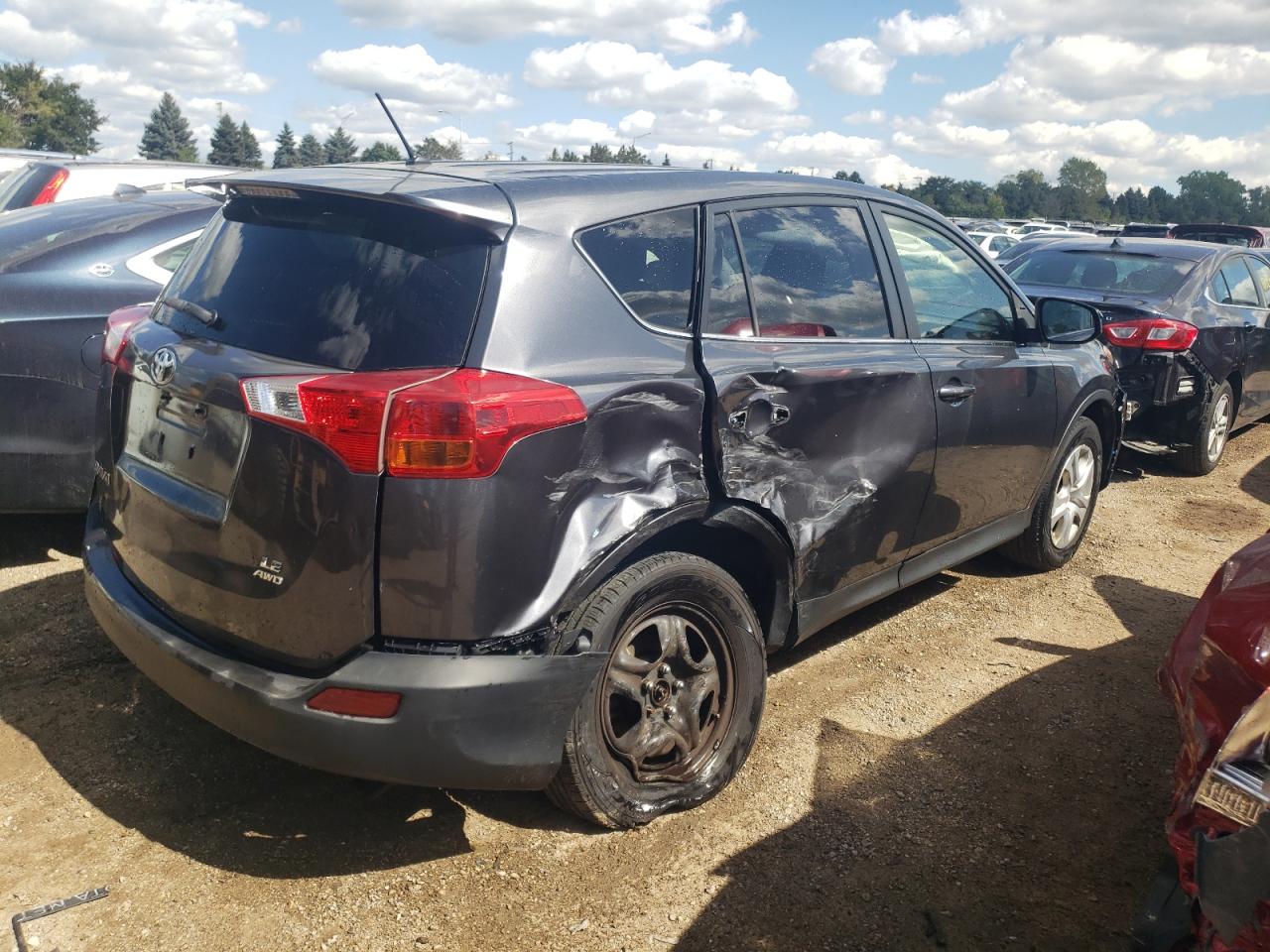 2015 TOYOTA RAV4 LE — VIN JTMBFREV1FD113571 — photo 3