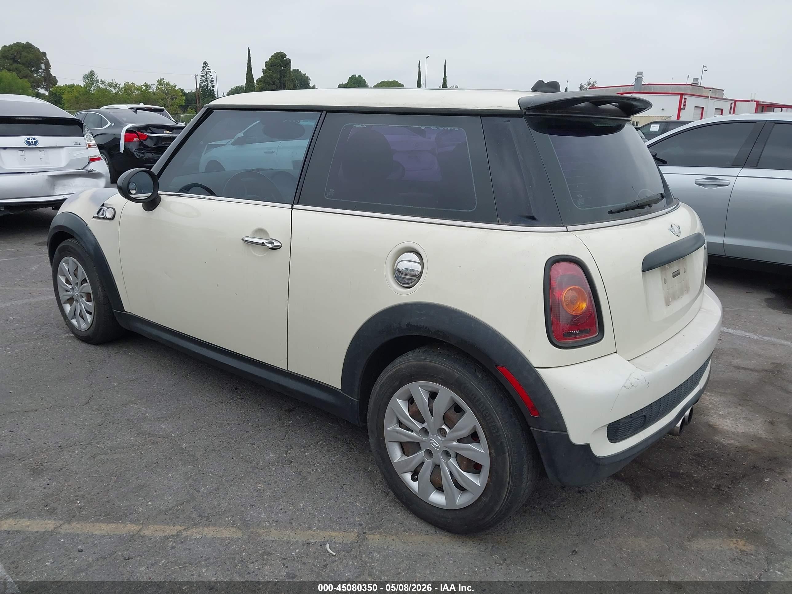 2009 MINI Cooper — VIN WMWMF73569TW82911 — photo 3