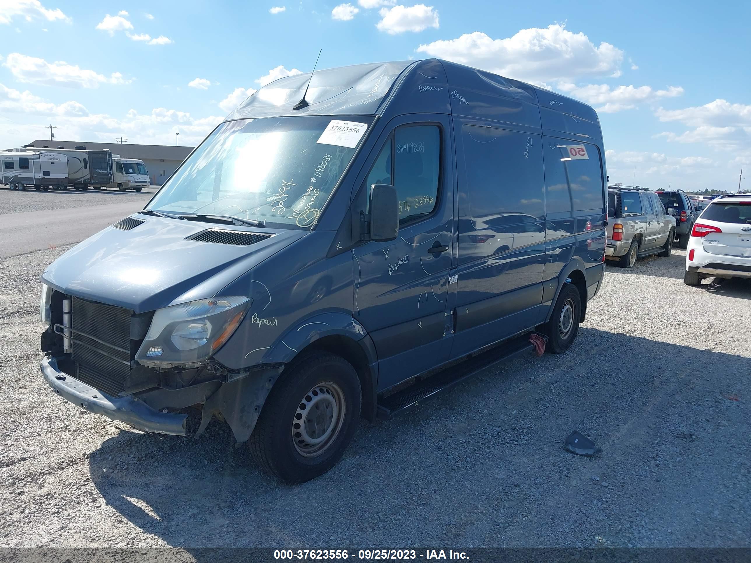 2018 MERCEDES-BENZ SPRINTER 2500 — VIN WD3PE7CD6JP623651 — photo 2