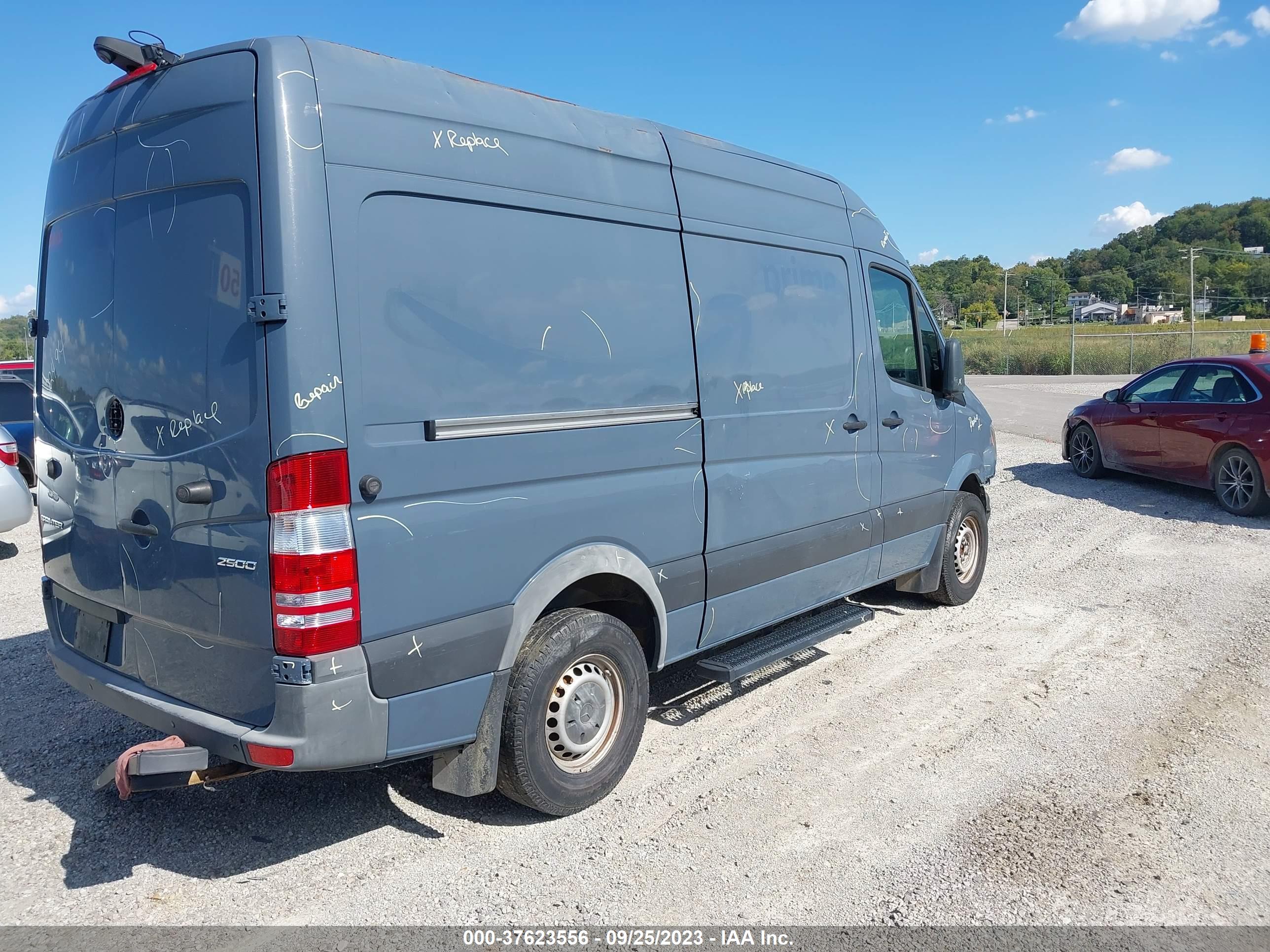2018 MERCEDES-BENZ SPRINTER 2500 — VIN WD3PE7CD6JP623651 — photo 4