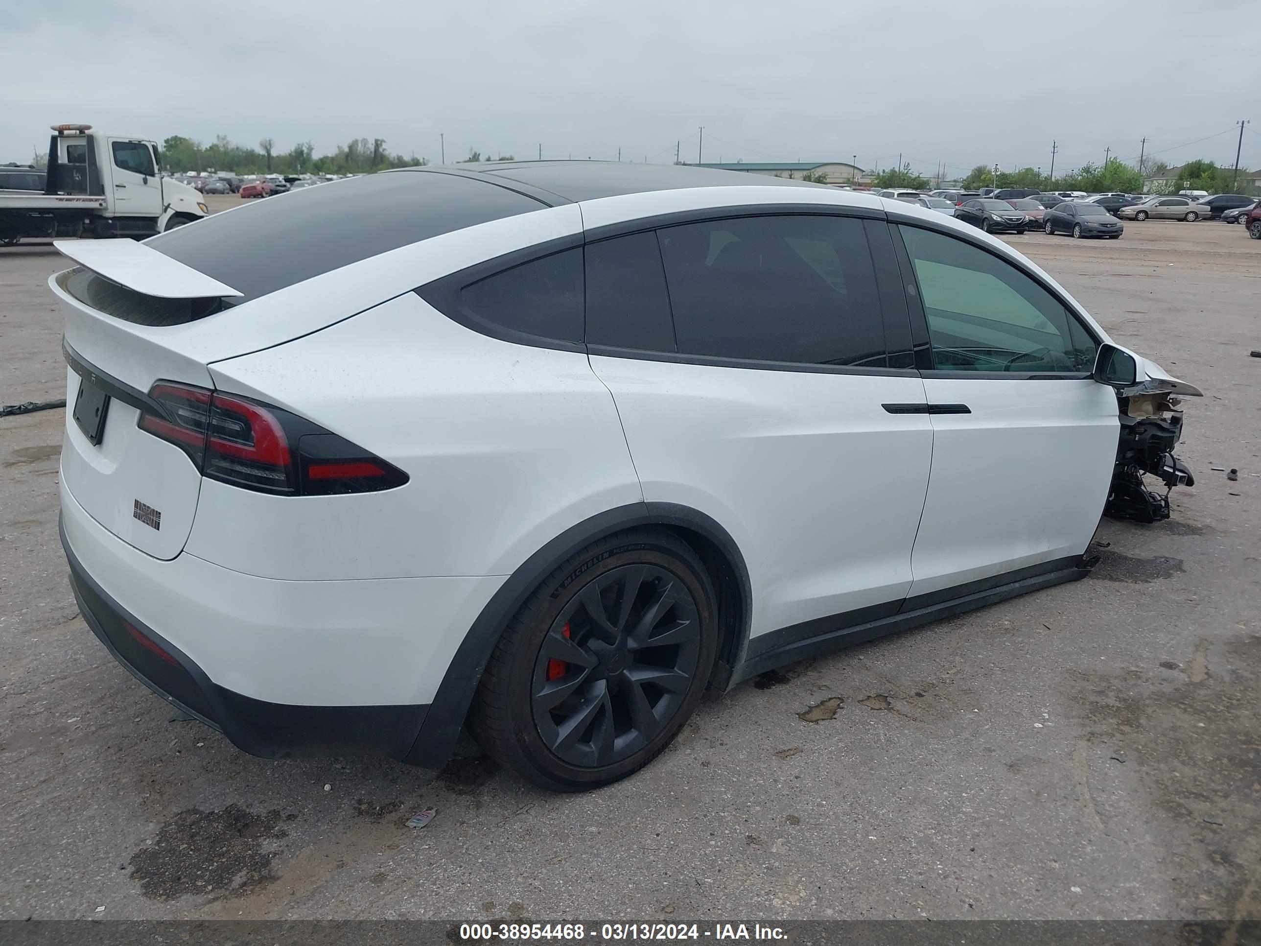 2023 TESLA MODEL X — VIN 7SAXCBE66PF410119 — photo 4