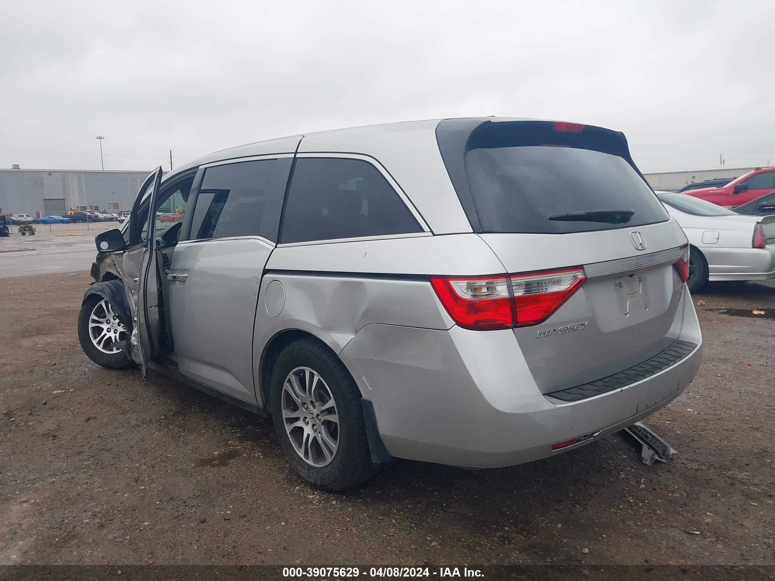 2012 HONDA ODYSSEY — VIN 5FNRL5H61CB066650 — photo 3