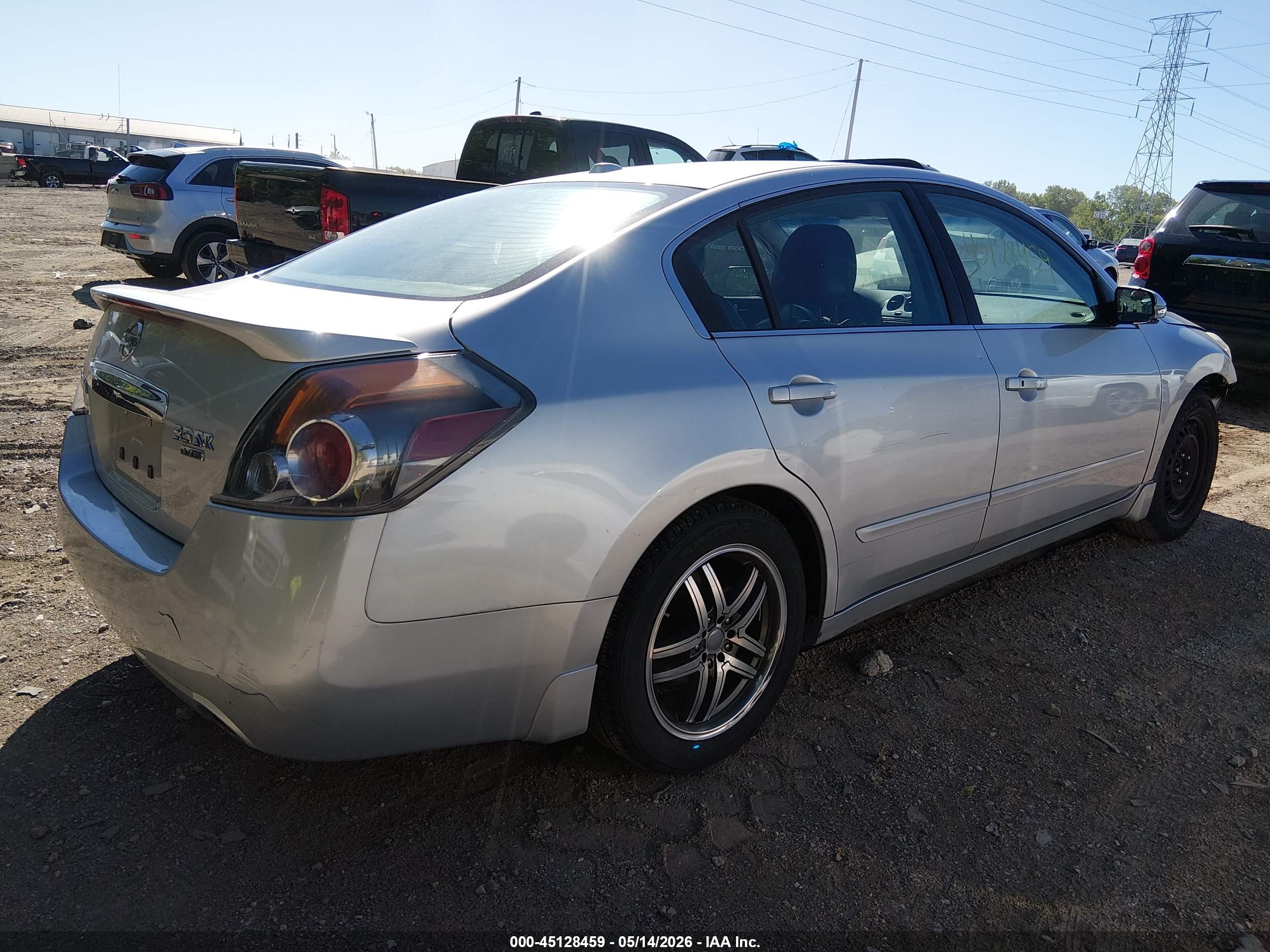 2012 NISSAN Altima — VIN 1N4BL2AP2CC204573 — photo 4
