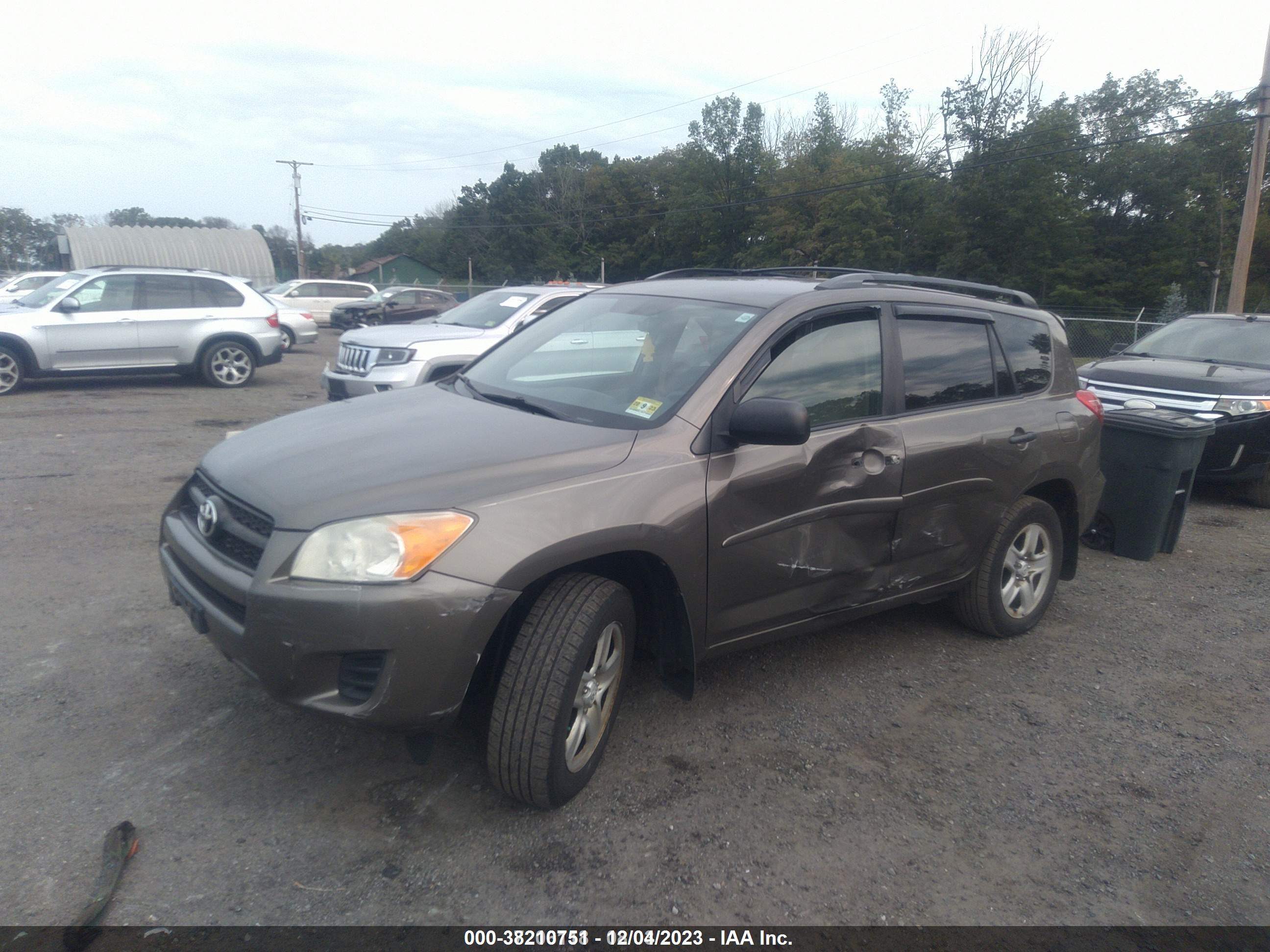 2010 TOYOTA RAV4 — VIN 2T3BF4DV9AW024525 — photo 2