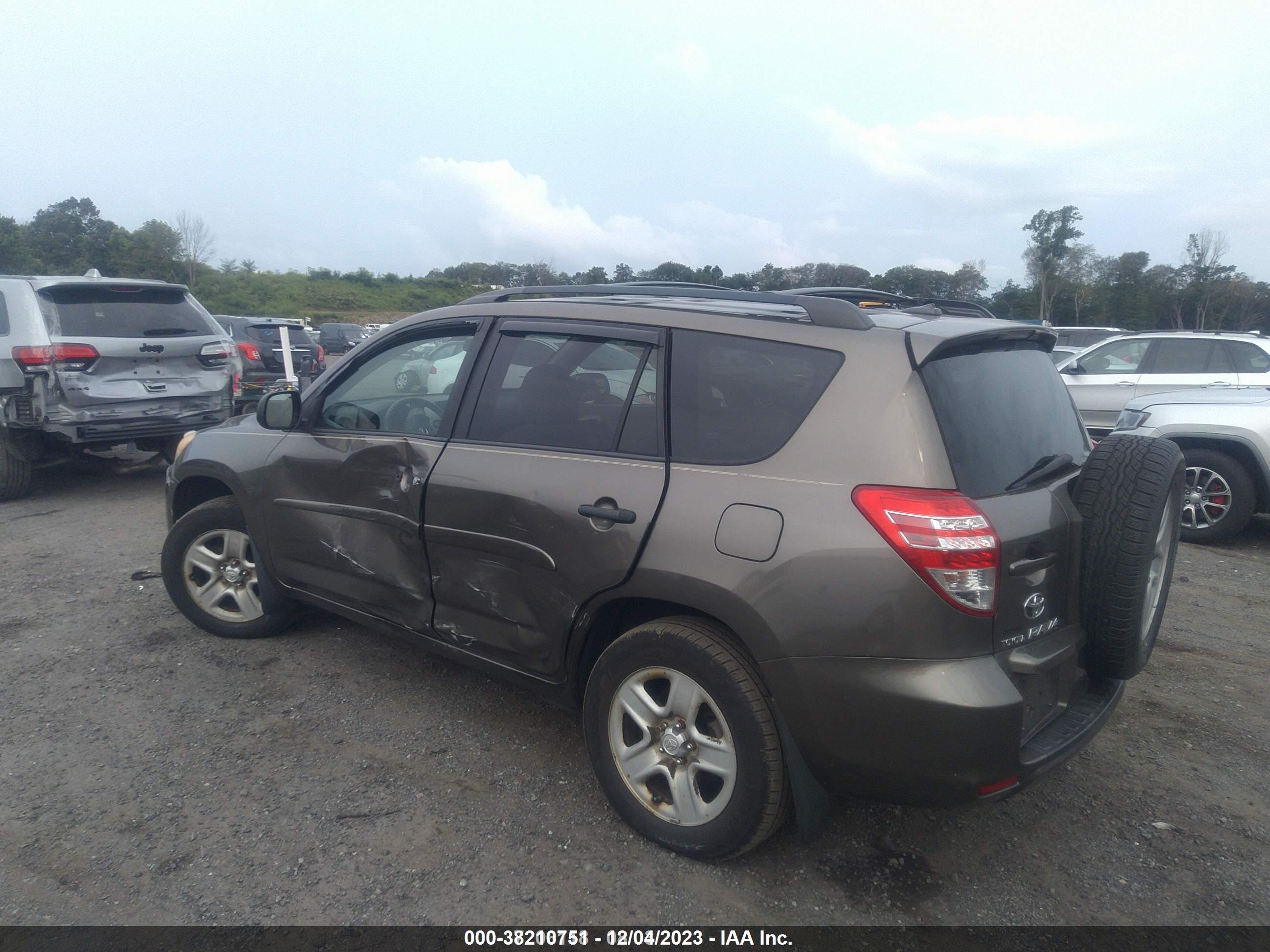 2010 TOYOTA RAV4 — VIN 2T3BF4DV9AW024525 — photo 3