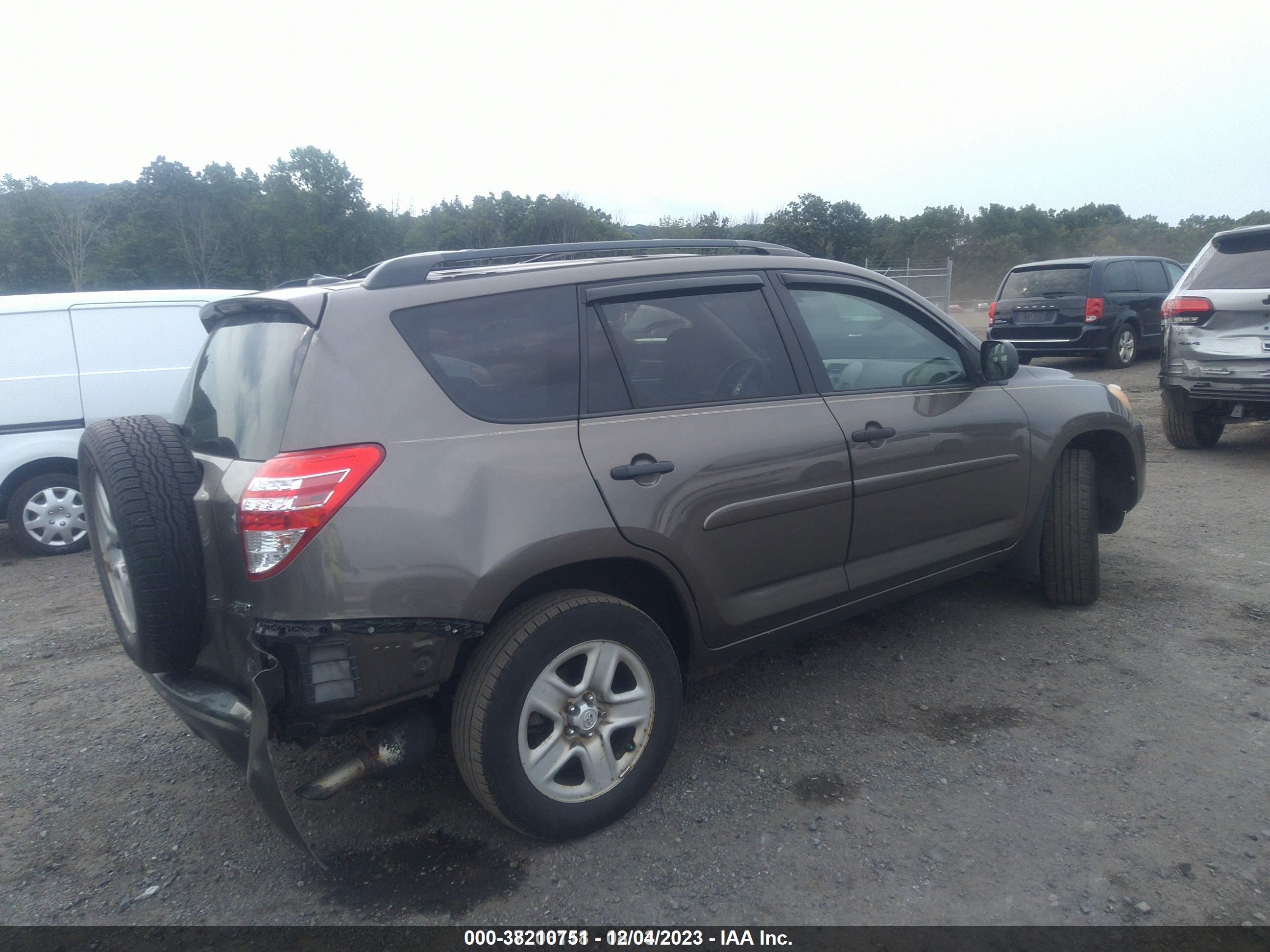 2010 TOYOTA RAV4 — VIN 2T3BF4DV9AW024525 — photo 4