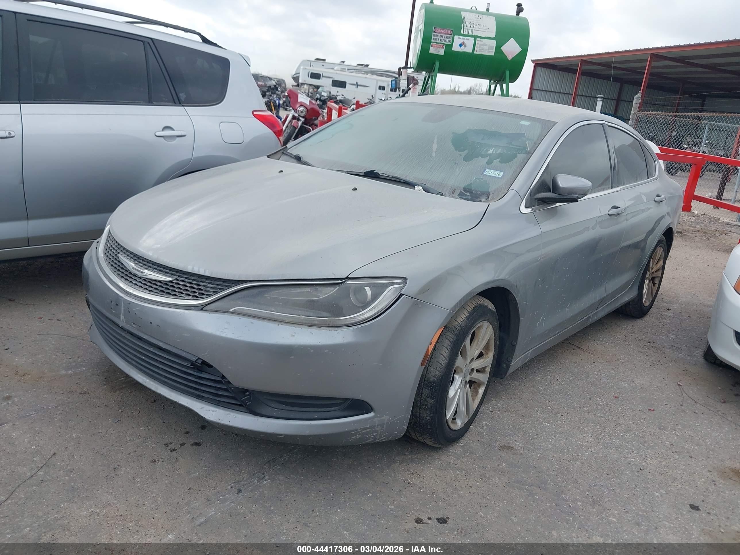 2016 CHRYSLER 200 — VIN 1C3CCCFB3GN195513 — photo 2