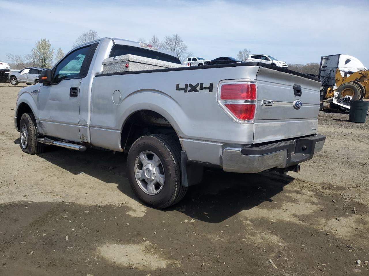 2011 FORD F150 — VIN 1FTMF1EM3BFB76042 — photo 2