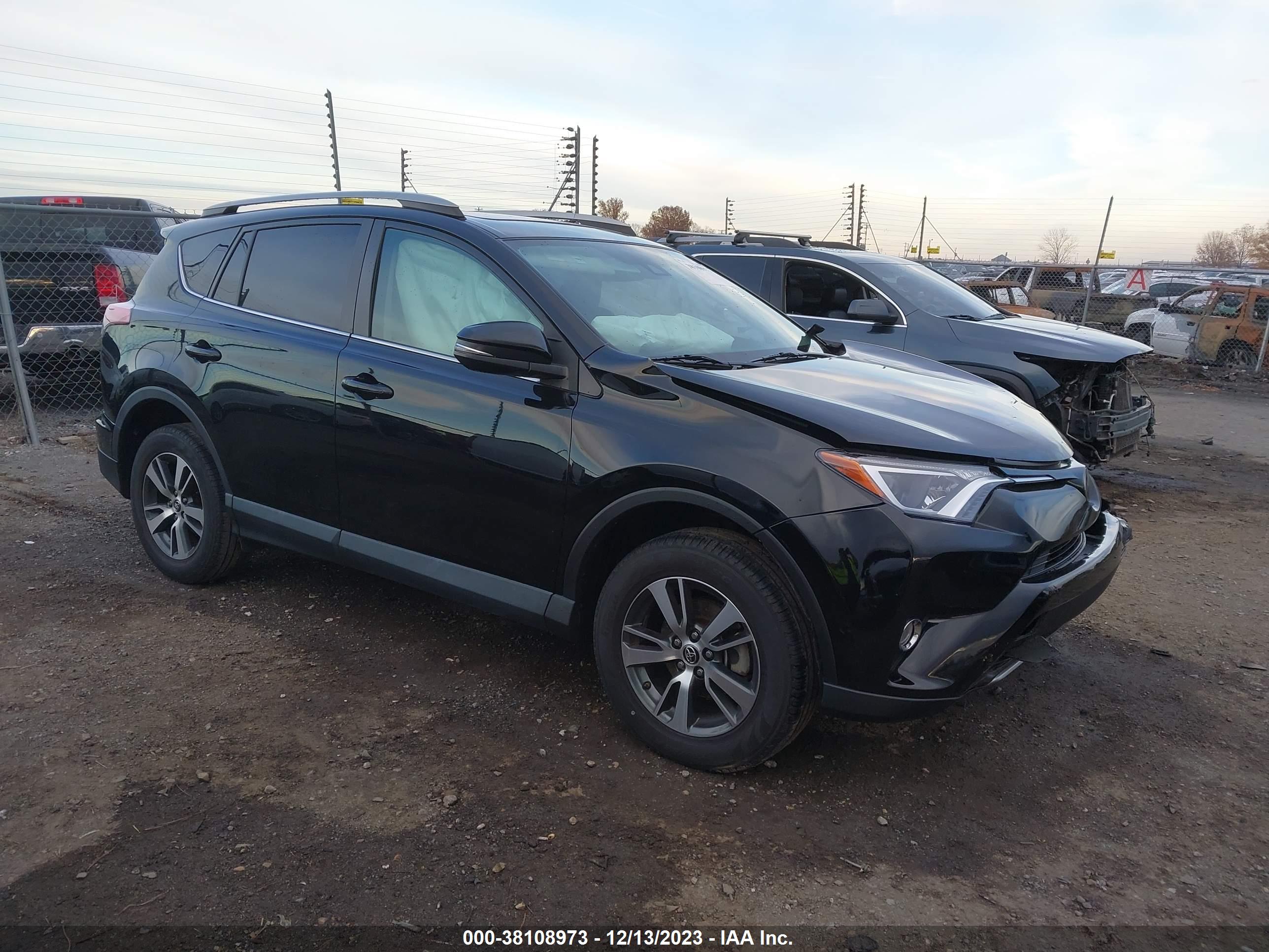 2018 TOYOTA RAV4 — VIN 2T3WFREV3JW413450 — photo 1 of 16