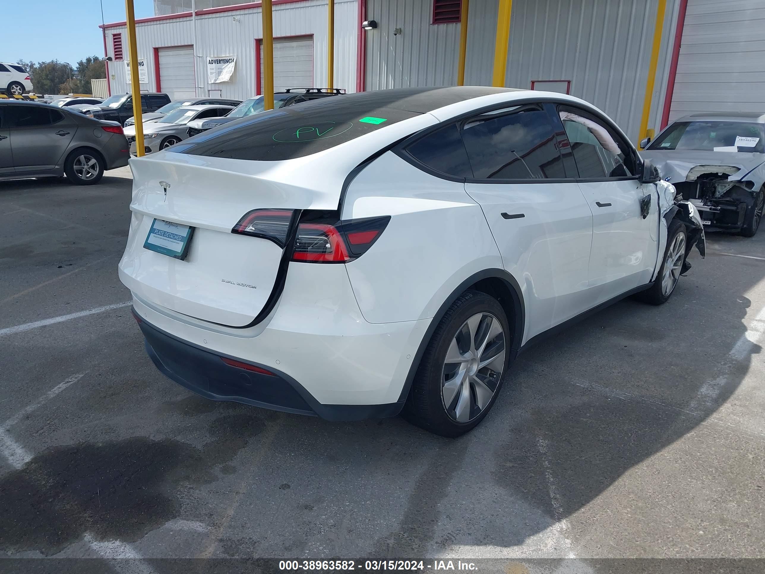 2021 TESLA MODEL Y — VIN 5YJYGDEE8MF094386 — photo 4