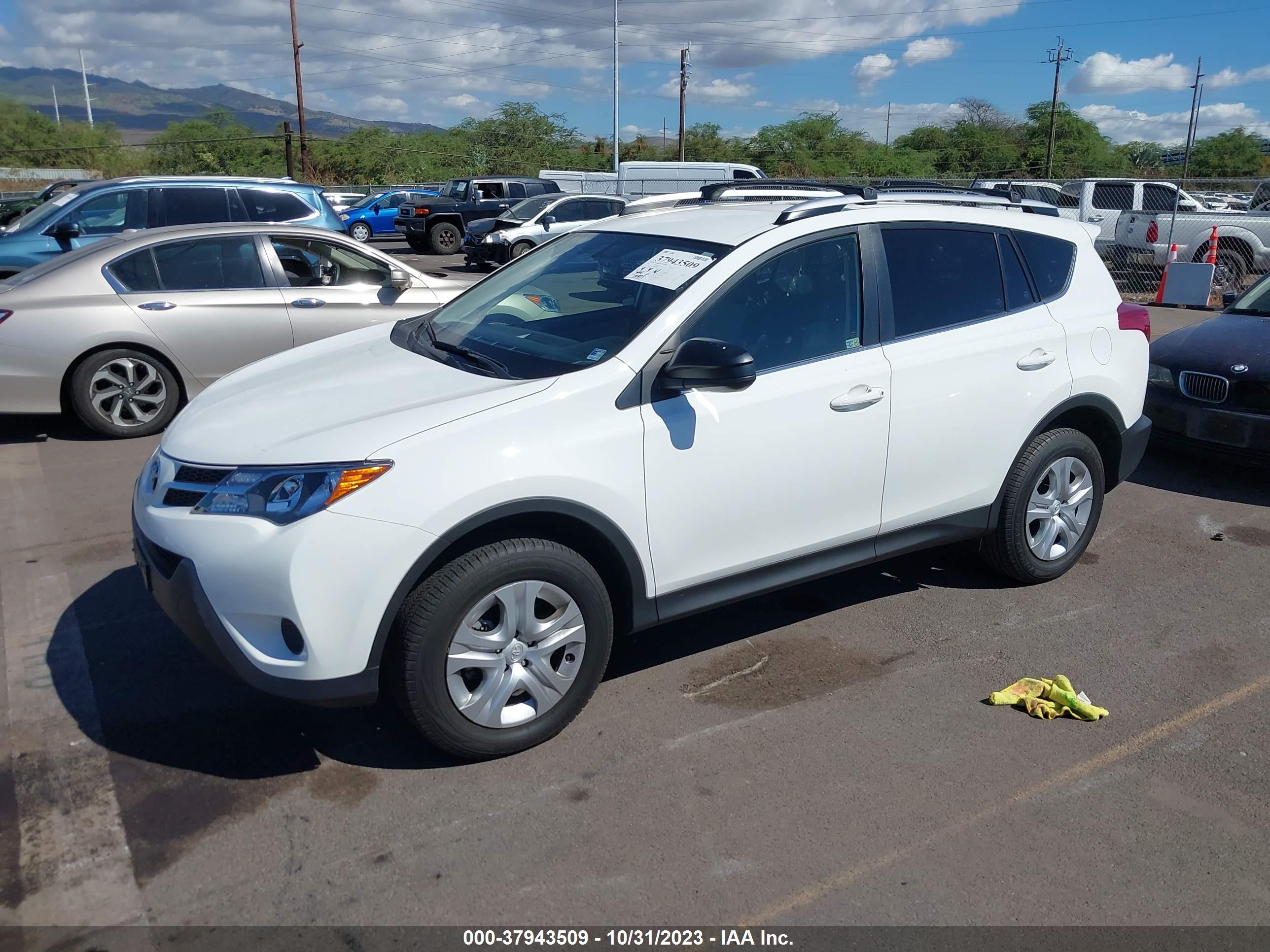2014 TOYOTA RAV4 — VIN JTMBFREV1EJ009405 — photo 2
