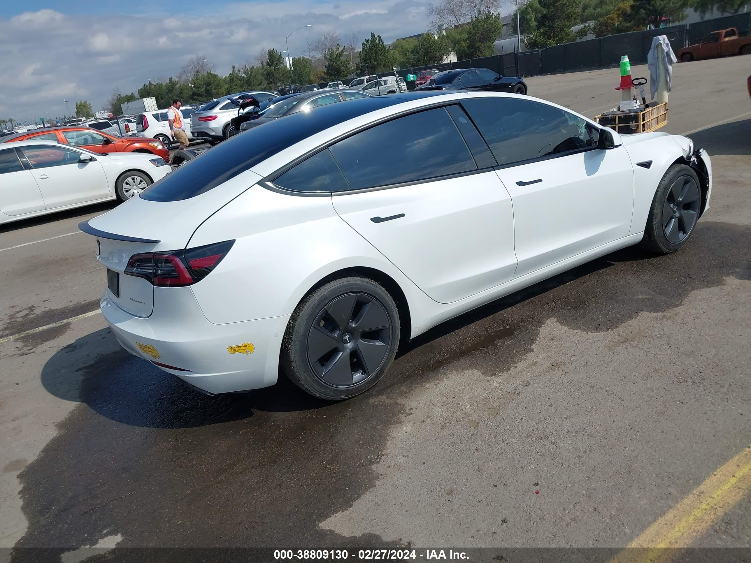 2022 TESLA MODEL 3 — VIN 5YJ3E1EB7NF333190 — photo 4