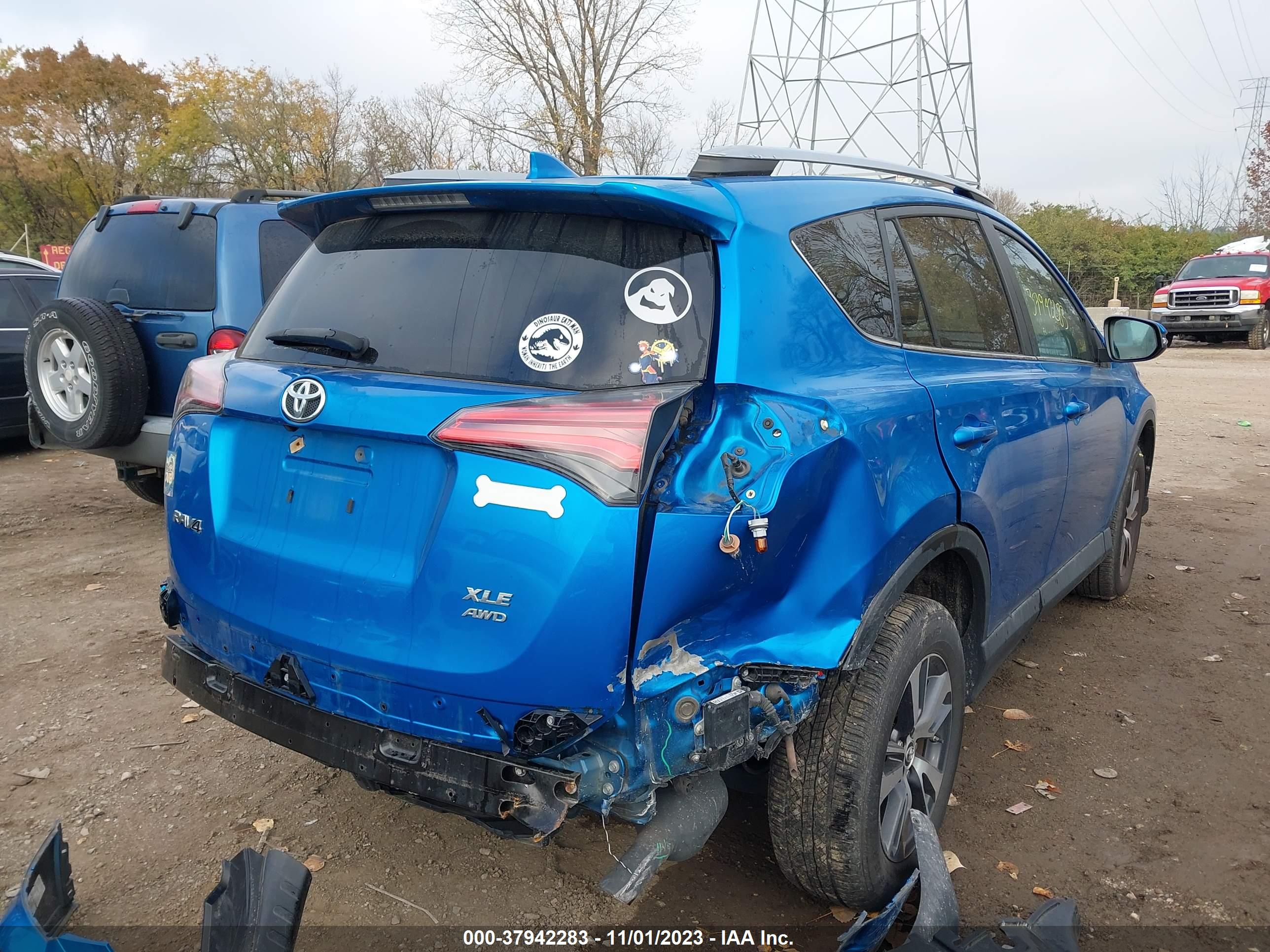 2018 TOYOTA RAV4 — VIN 2T3RFREVXJW759895 — photo 4