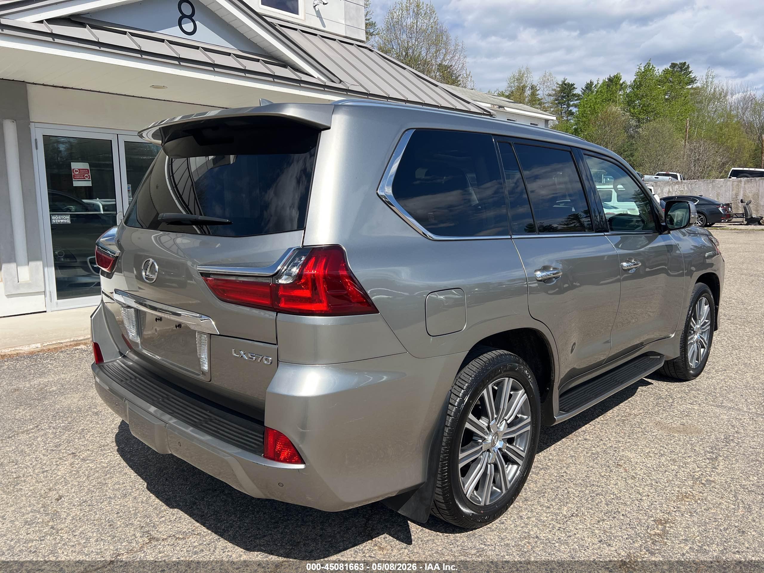 2017 LEXUS LX — VIN JTJHY7AX3H4246722 — photo 4