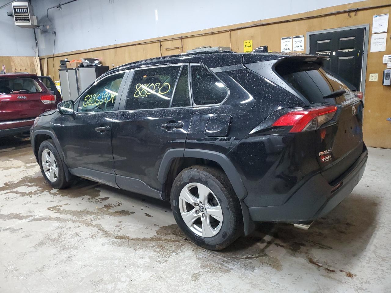 2020 TOYOTA RAV4 XLE — VIN 2T3P1RFV1LC114979 — photo 2