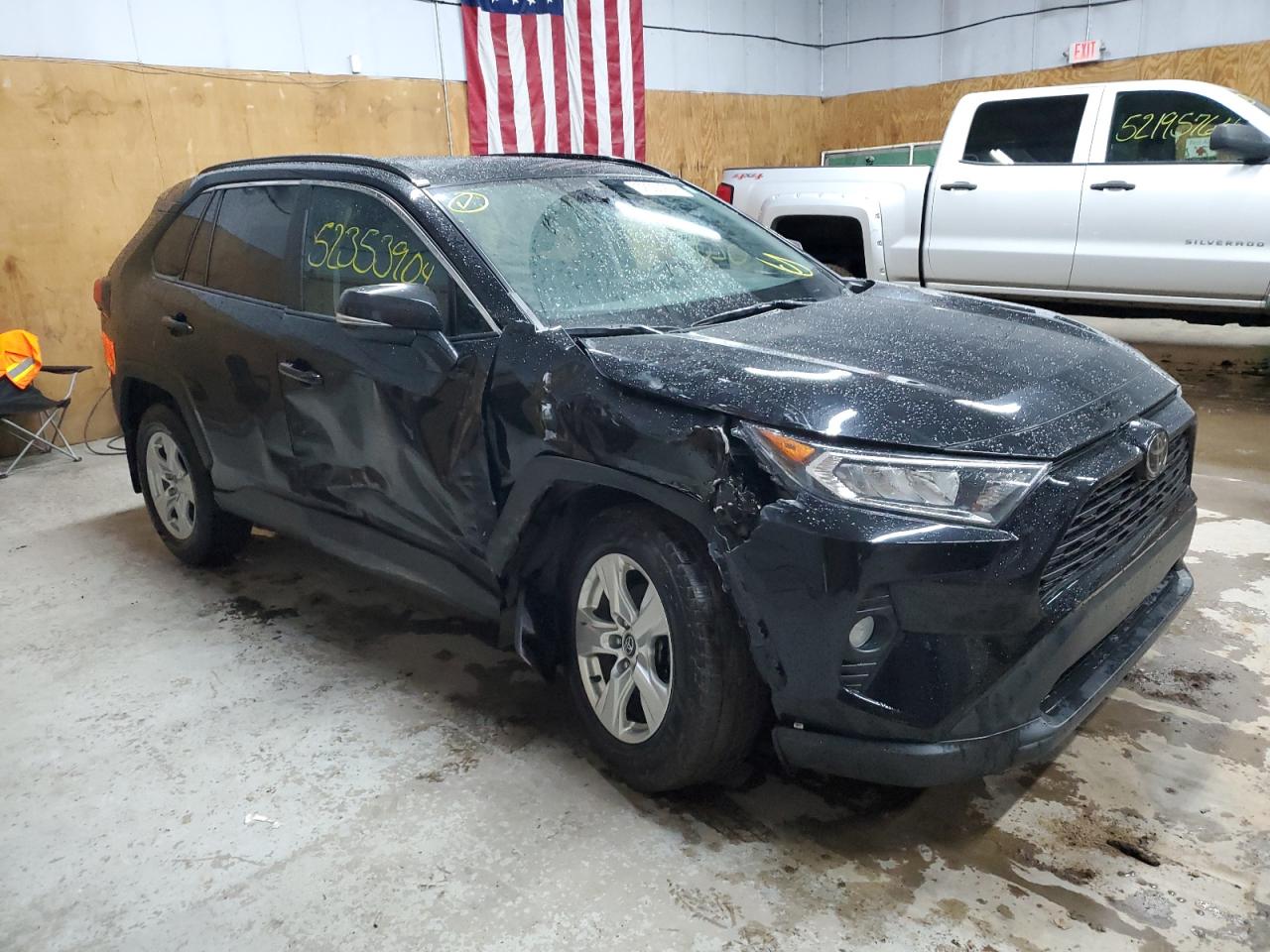 2020 TOYOTA RAV4 XLE — VIN 2T3P1RFV1LC114979 — photo 4