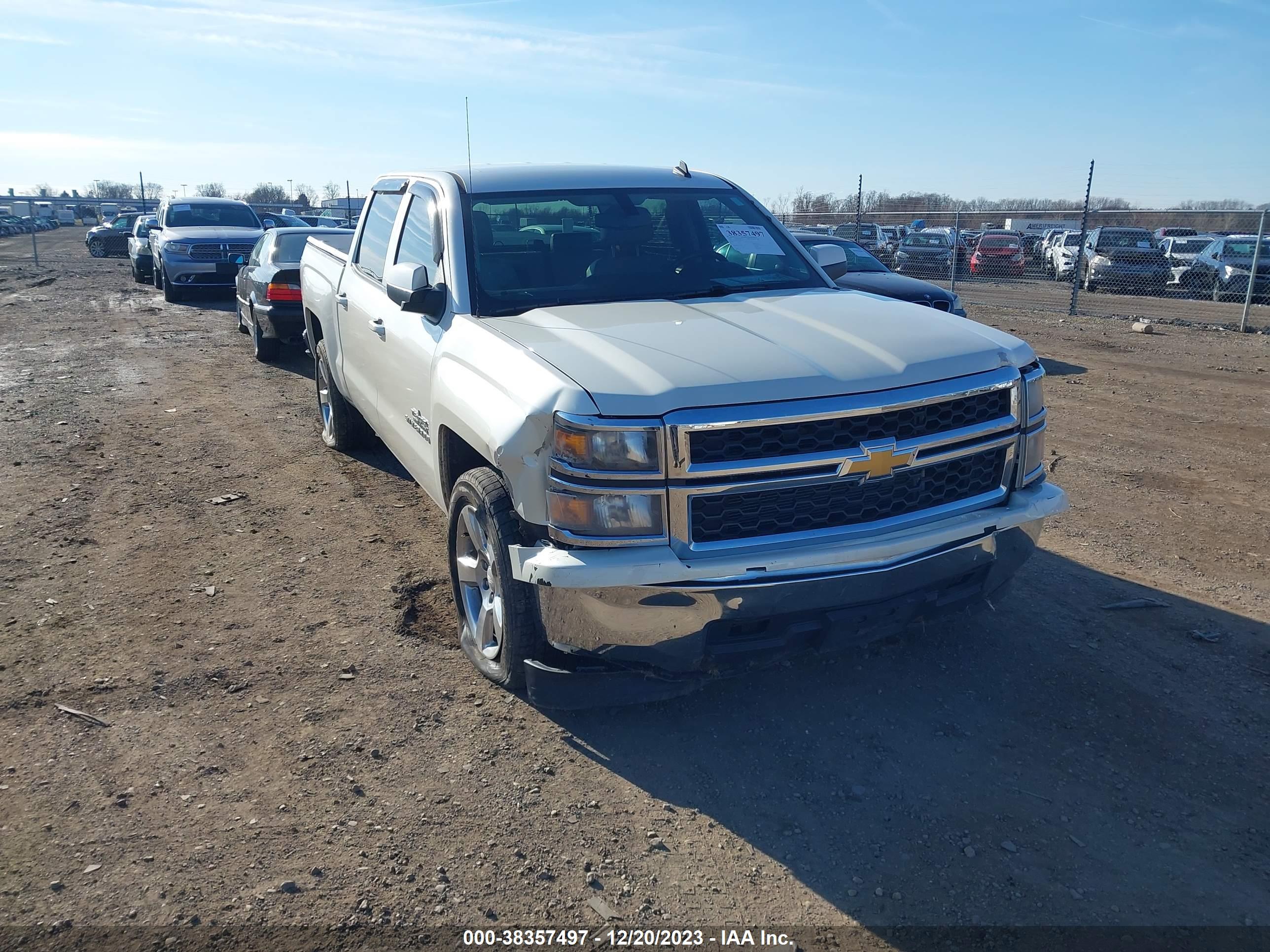 2014 CHEVROLET SILVERADO 1500 — VIN 3GCPCREC7EG126114 — photo 1 of 17