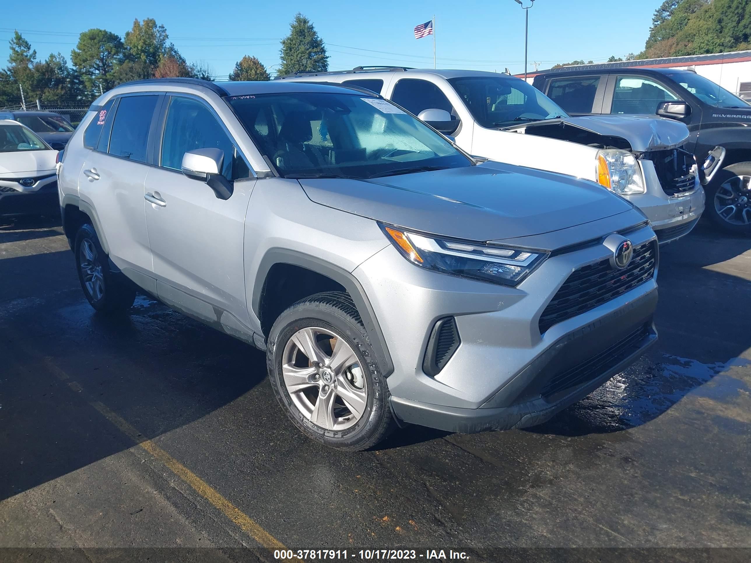2022 TOYOTA RAV4 — VIN 2T3P1RFV0NC260762 — photo 1 of 16
