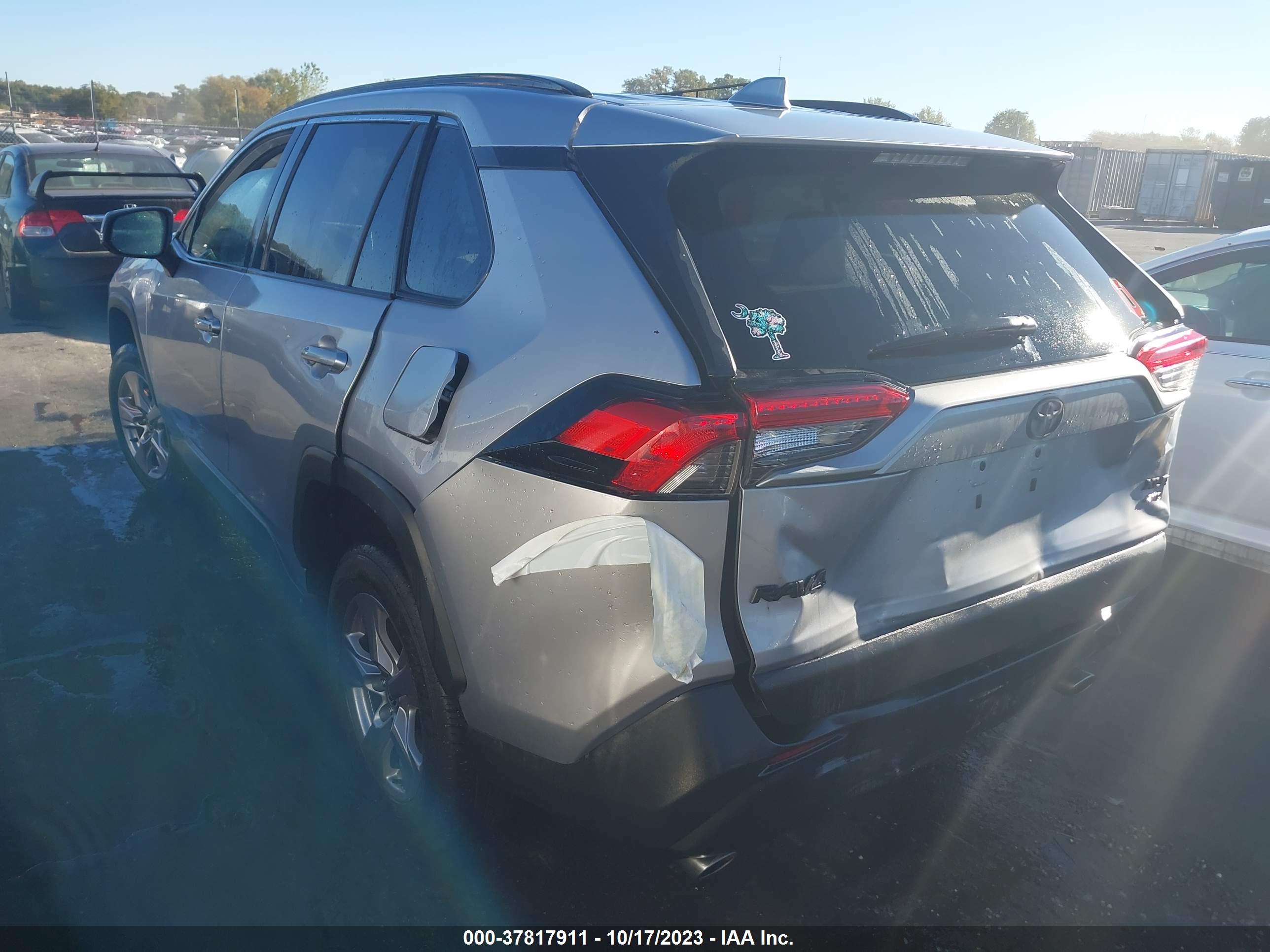 2022 TOYOTA RAV4 — VIN 2T3P1RFV0NC260762 — photo 3