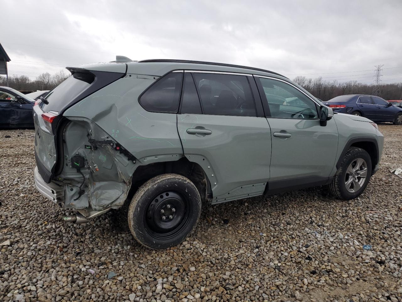 2022 TOYOTA RAV4 XLE — VIN 2T3W1RFV1NW195141 — photo 3