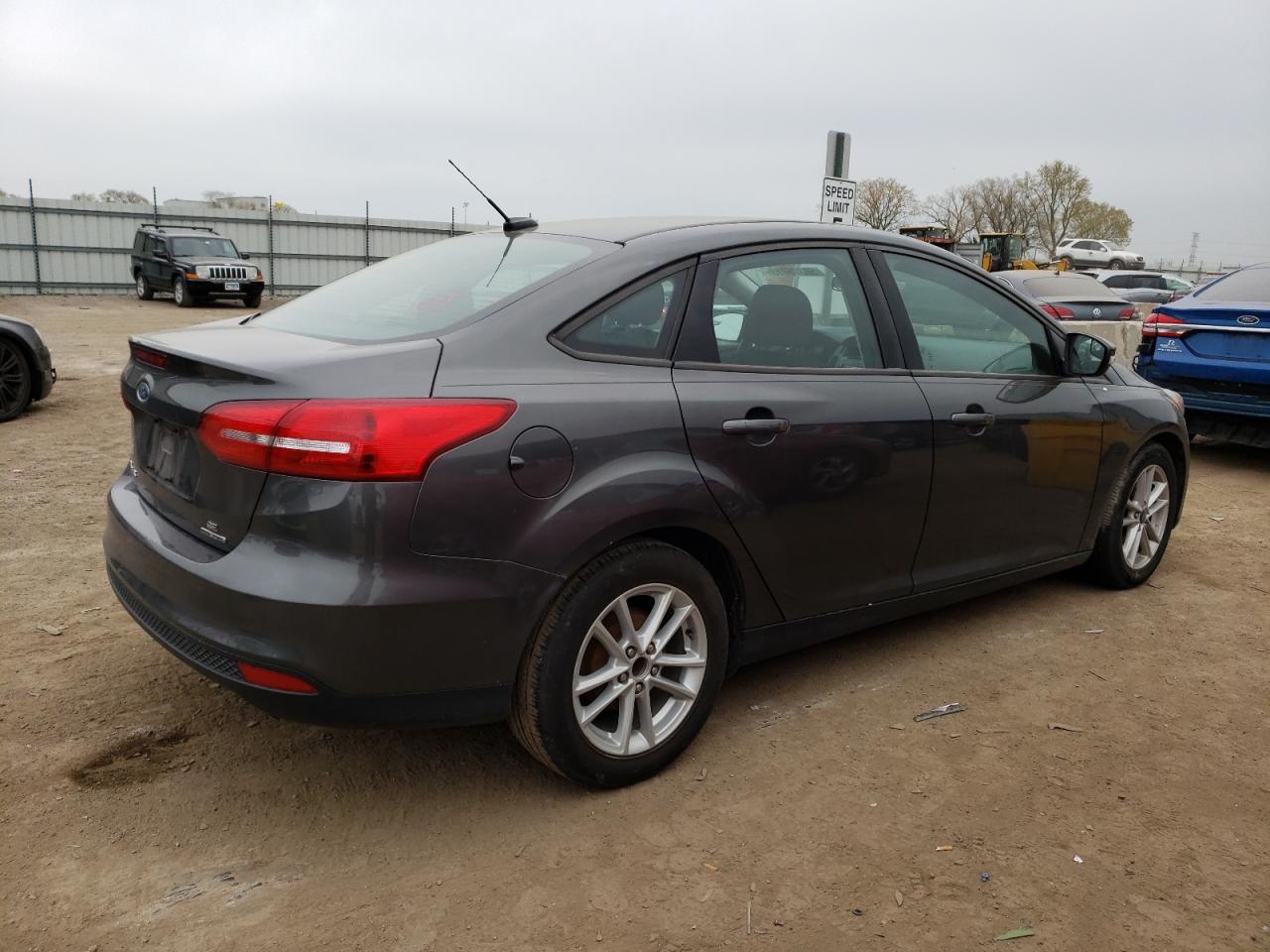 2016 FORD FOCUS SE — VIN 1FADP3F20GL280430 — photo 3