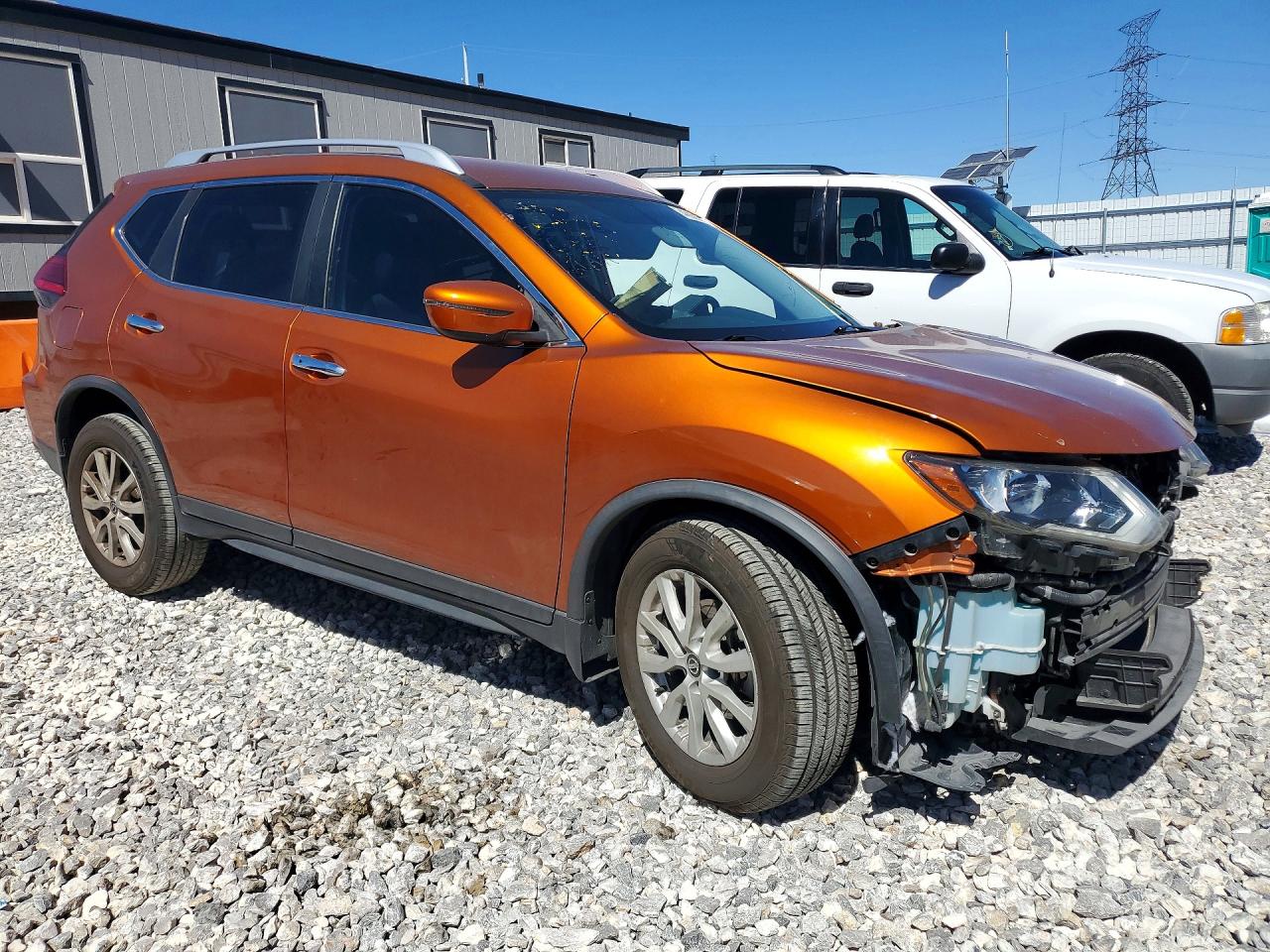 2017 NISSAN Rogue — VIN JN8AT2MT7HW397358 — photo 4